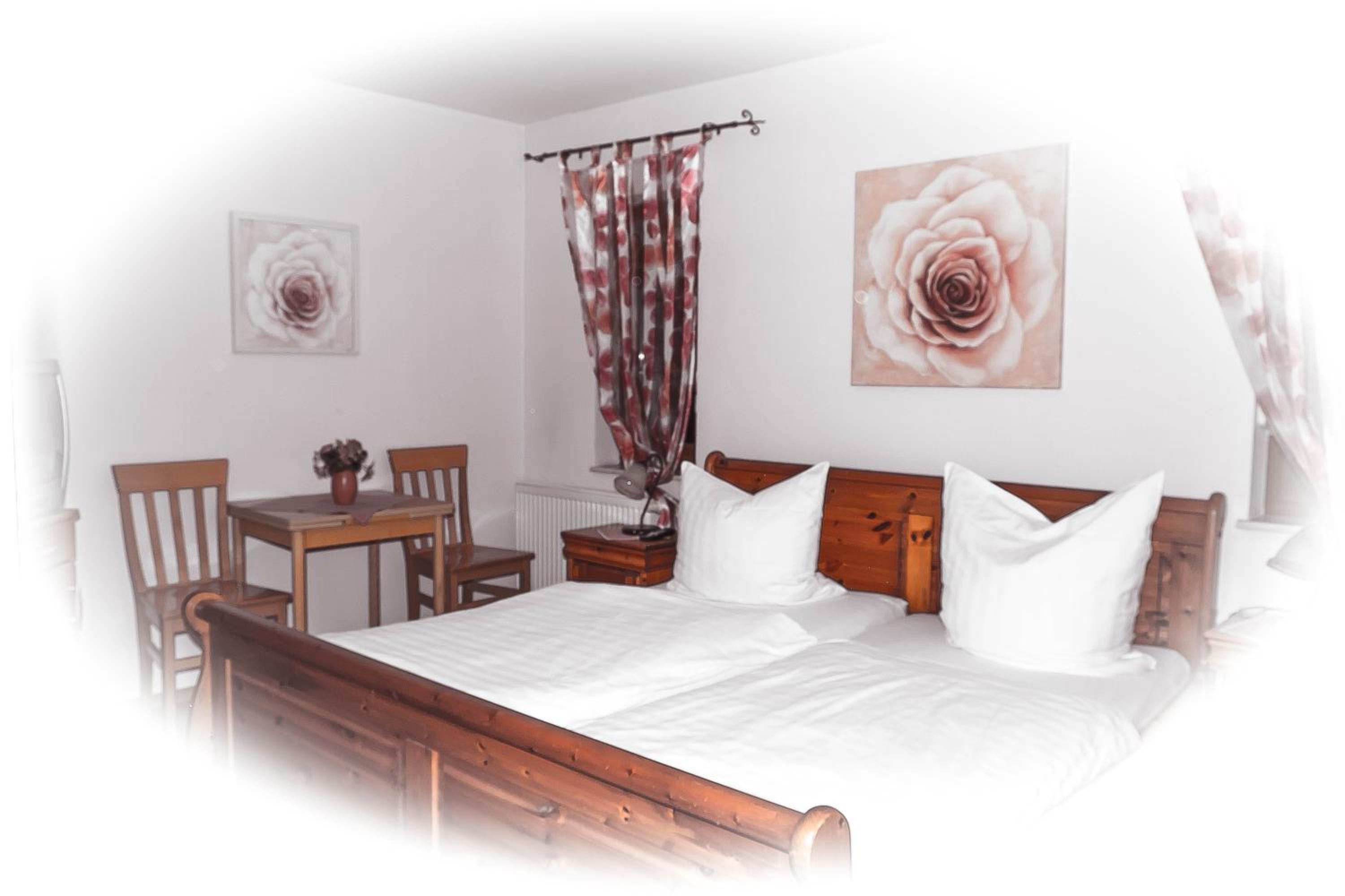 Double Room with Private Bathroom - Photo 4