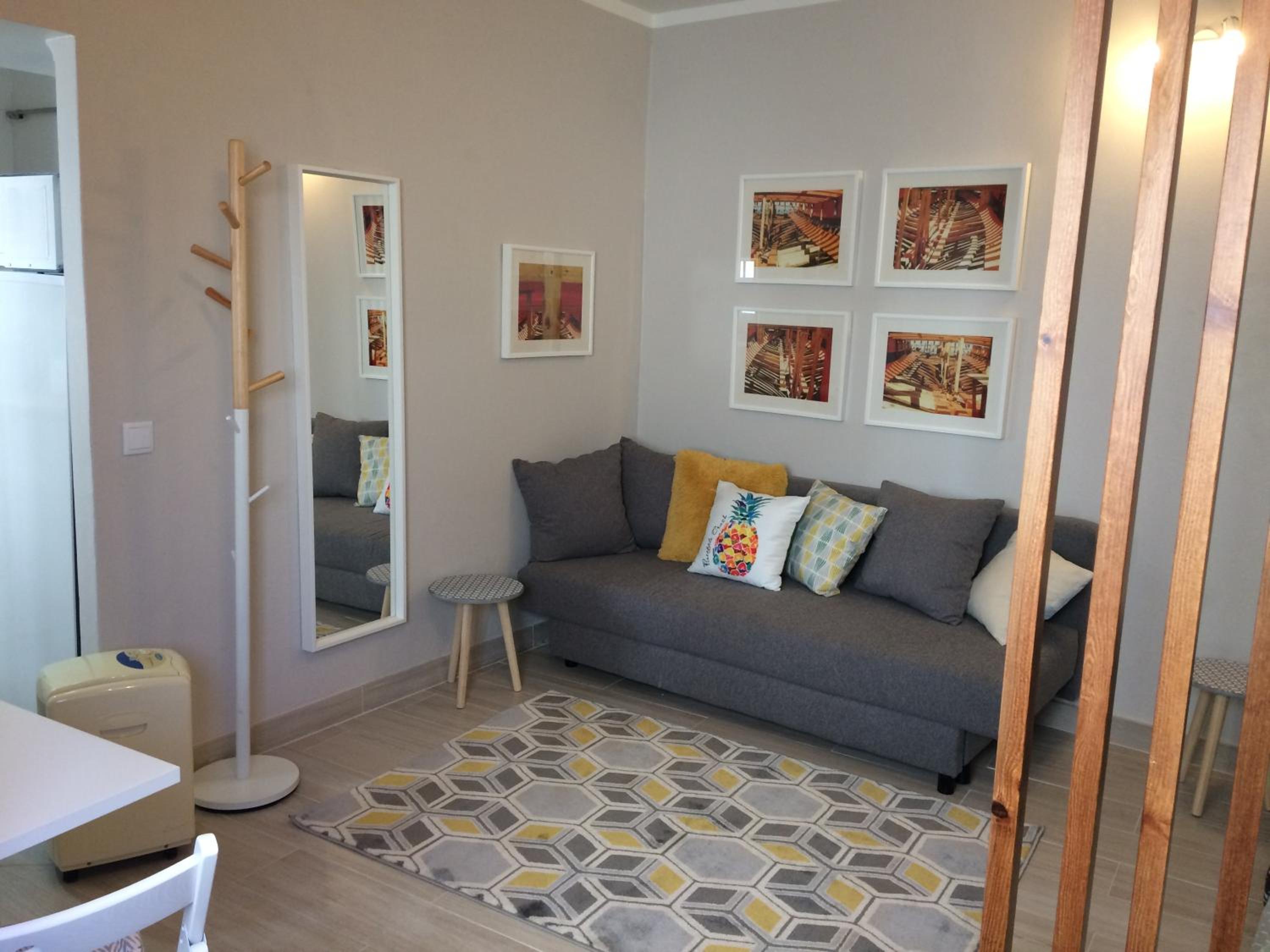 One-Bedroom Apartment photo 1