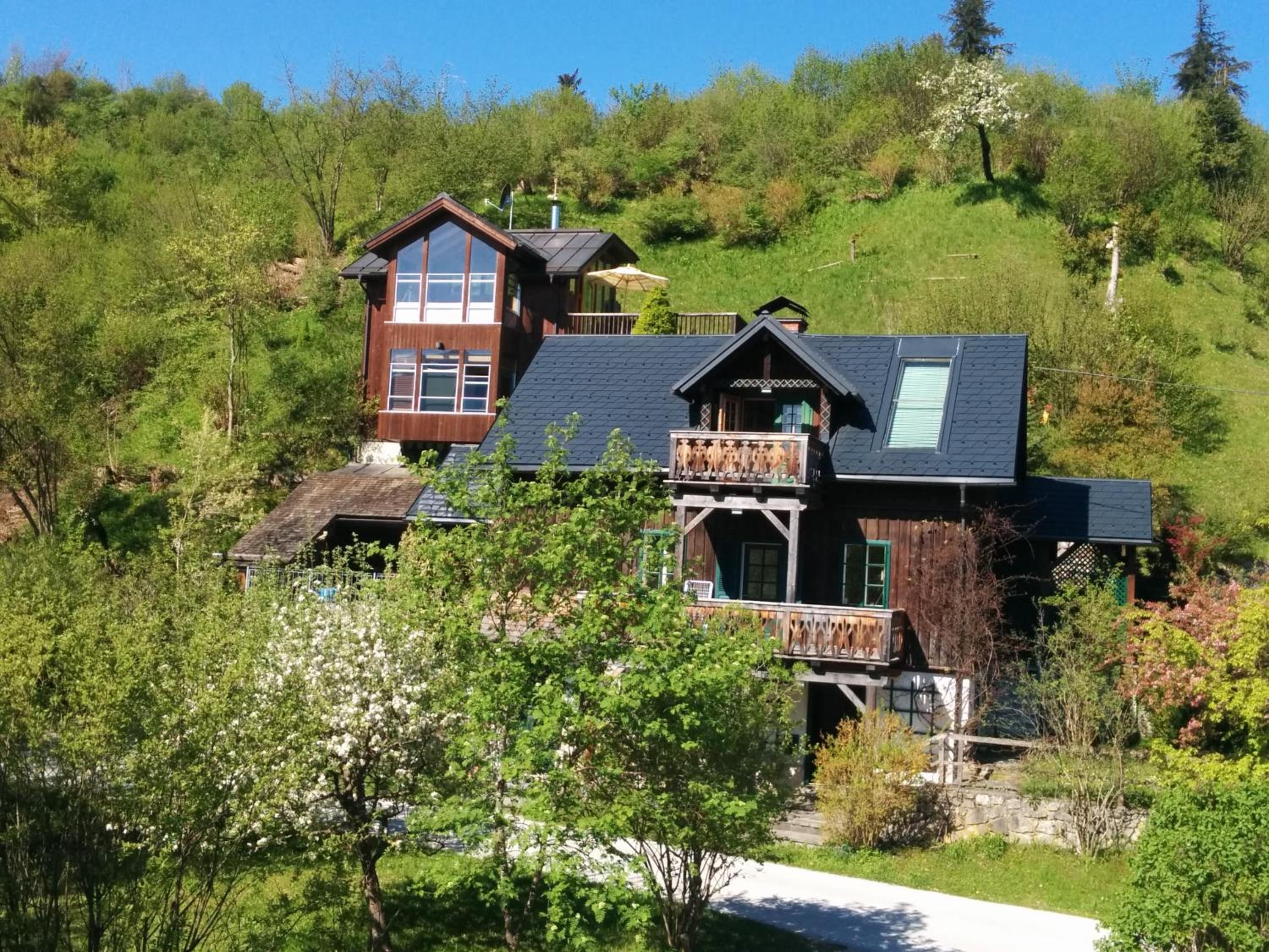 Apartment with Mountain View photo 3