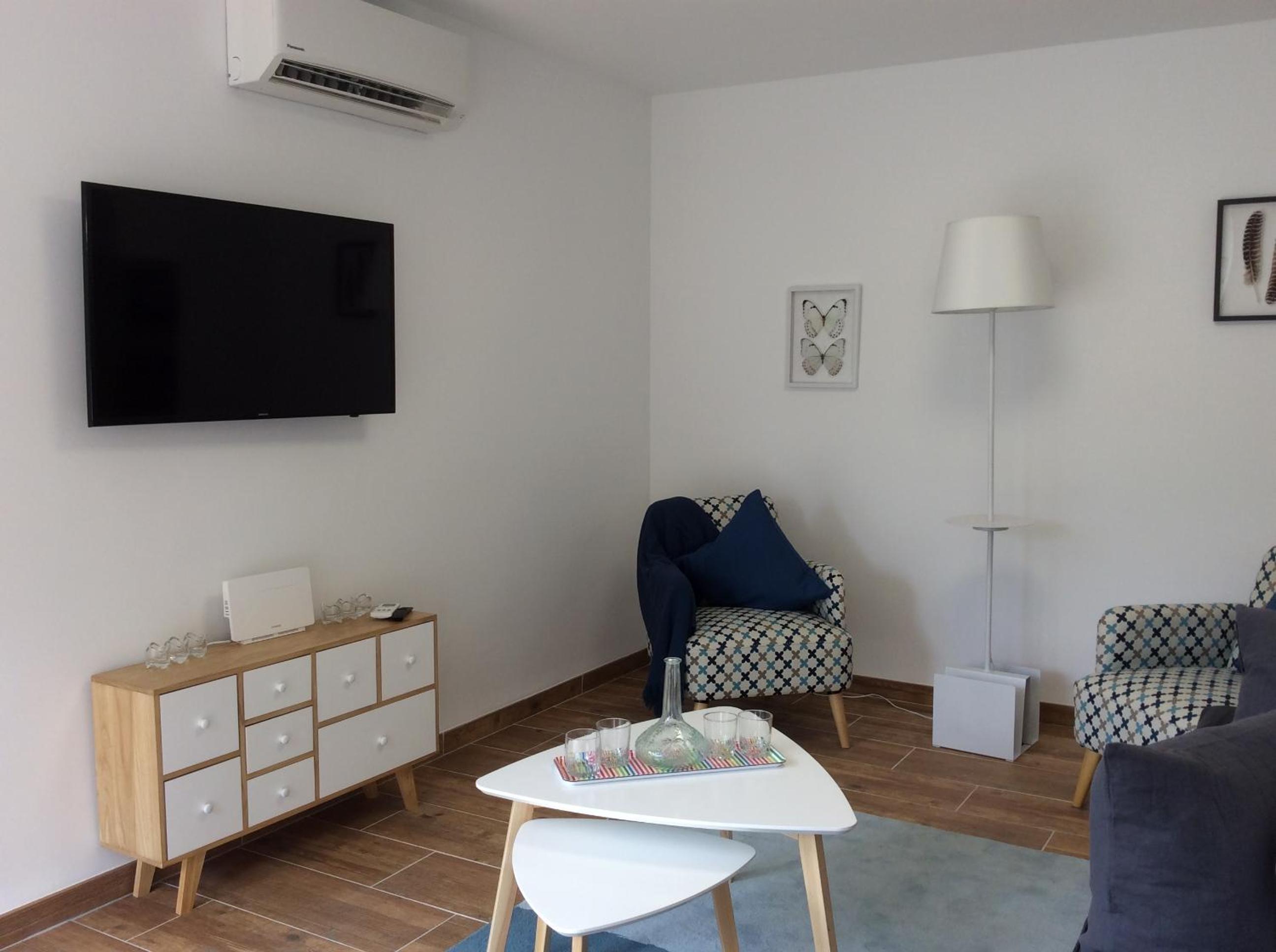 One-Bedroom Apartment photo 2