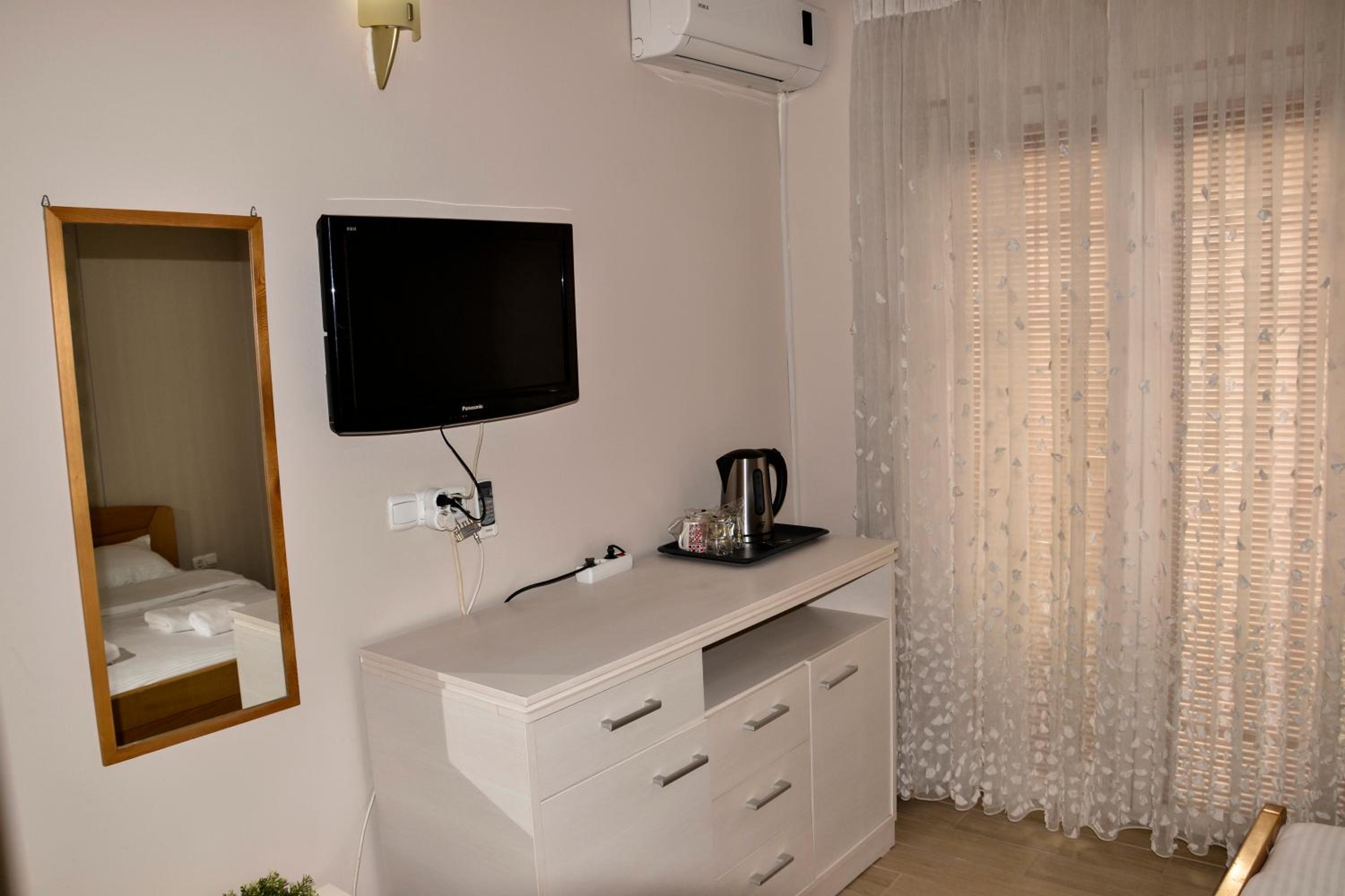 Double Room - Photo 13