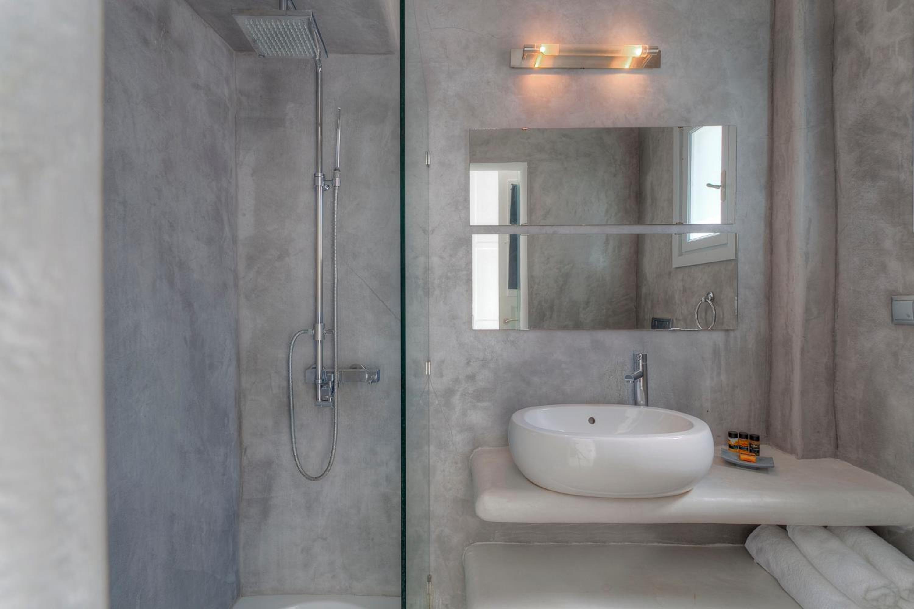 Ocean View Junior Suite, Heated, Private, Infinity Pool with Glass Wall - Photo 10