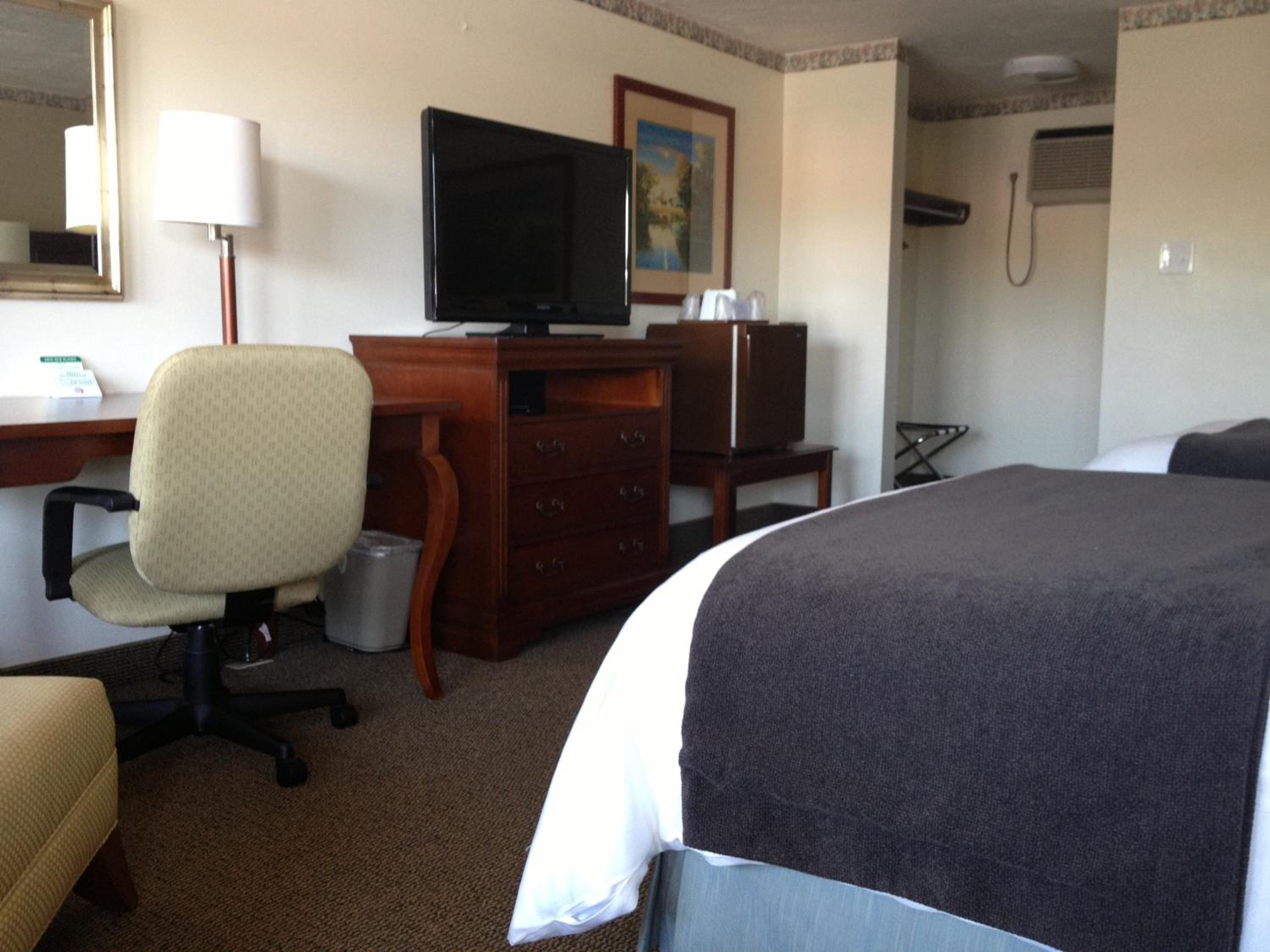 Two-Bedroom Suite - Photo 2