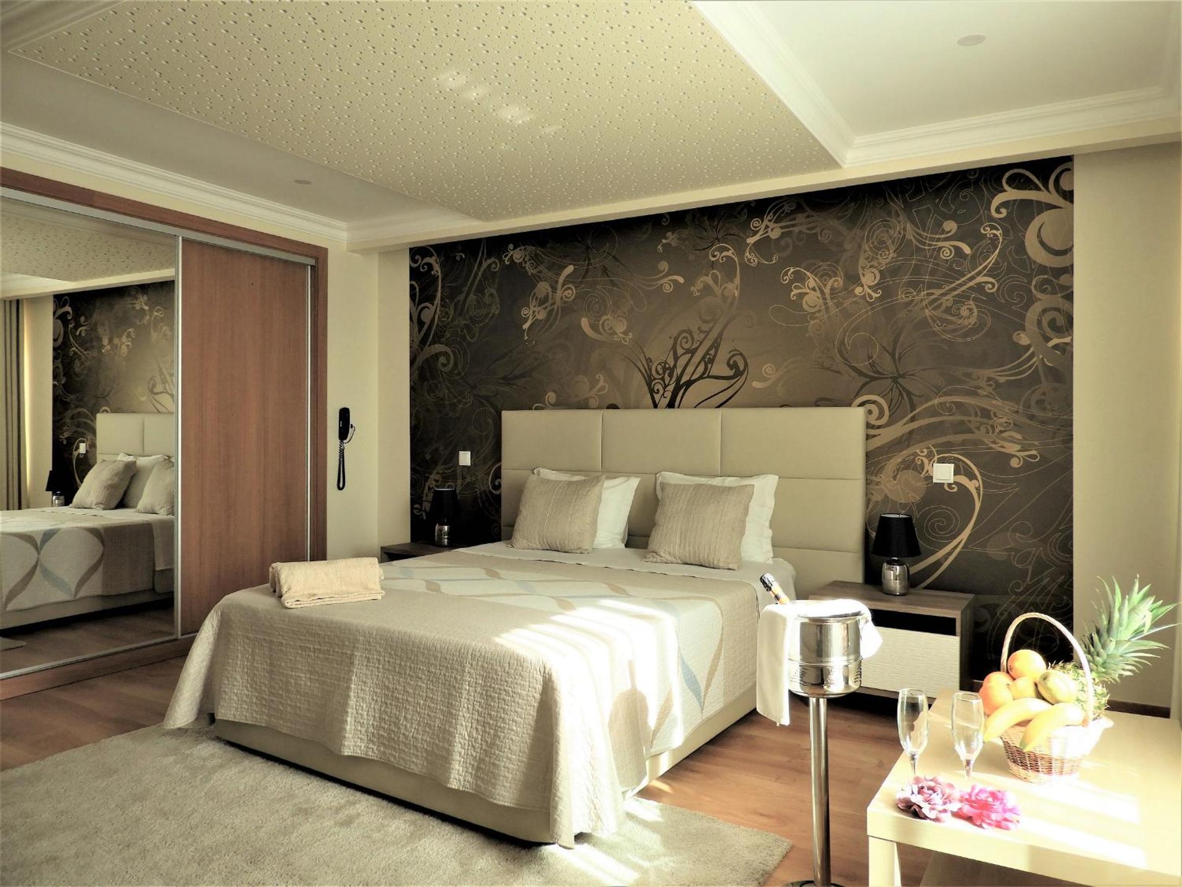 Superior Suite - Photo 5