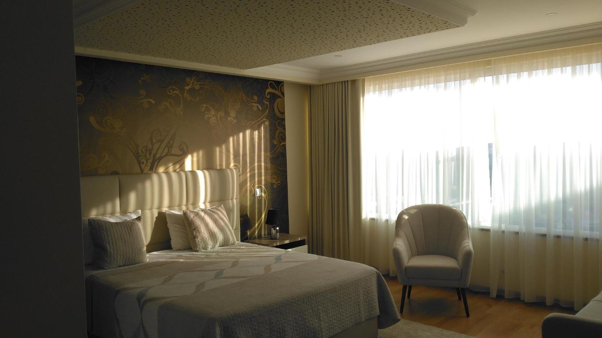 Superior Suite - Photo 1