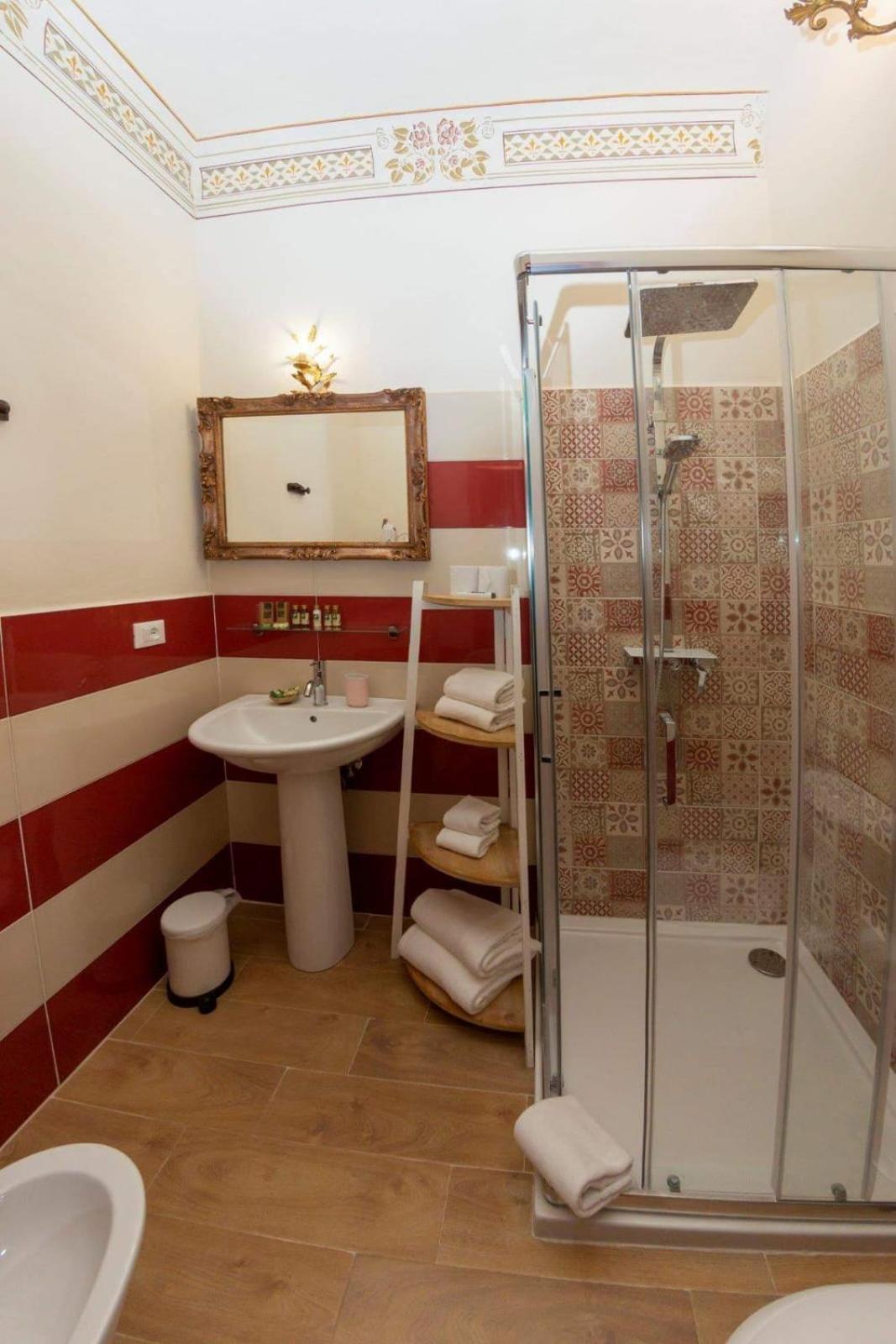 Double Room - Photo 6