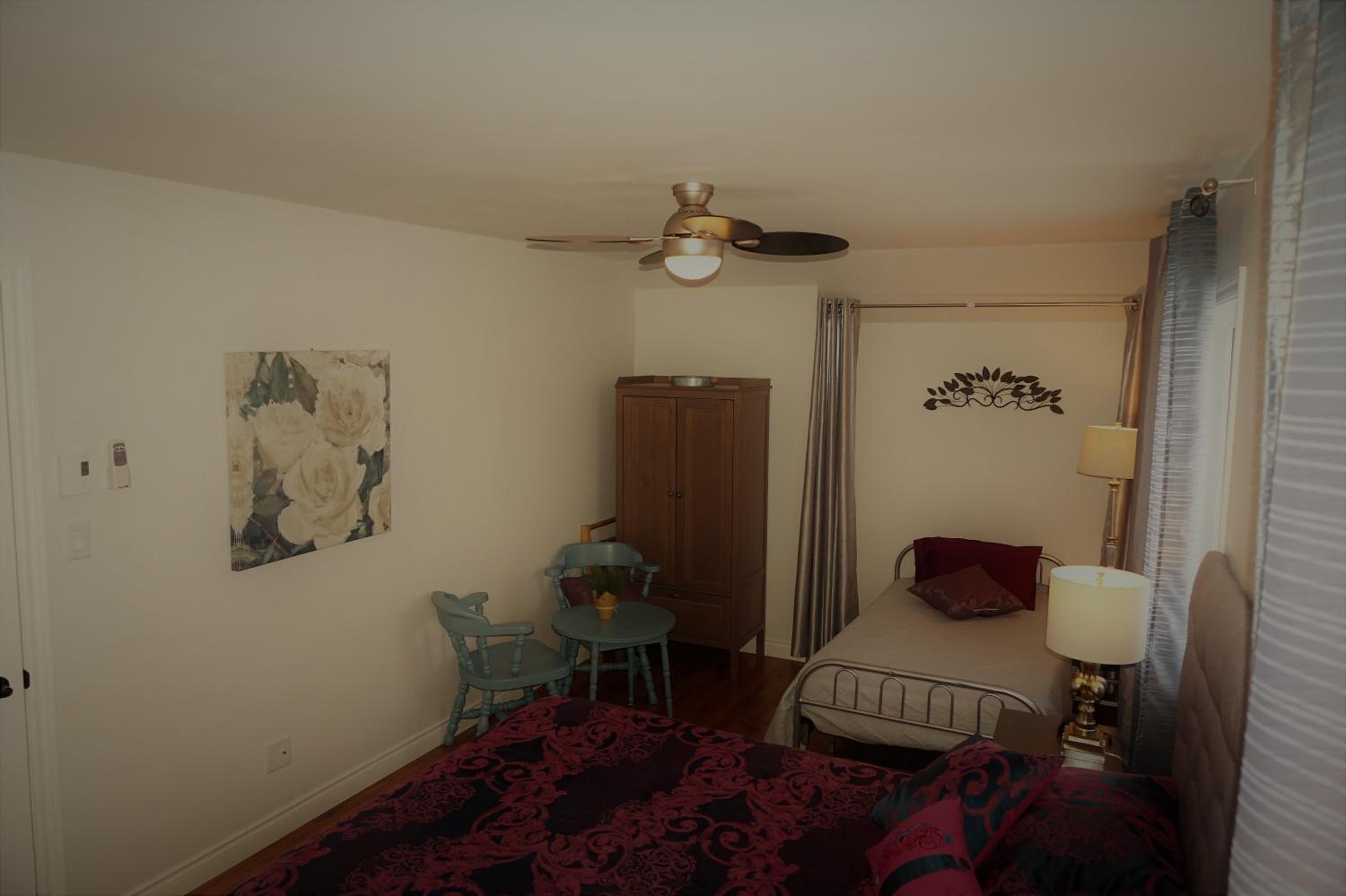 Family Room with Private Bathroom (2 Adults + 1 Child)  photo 2