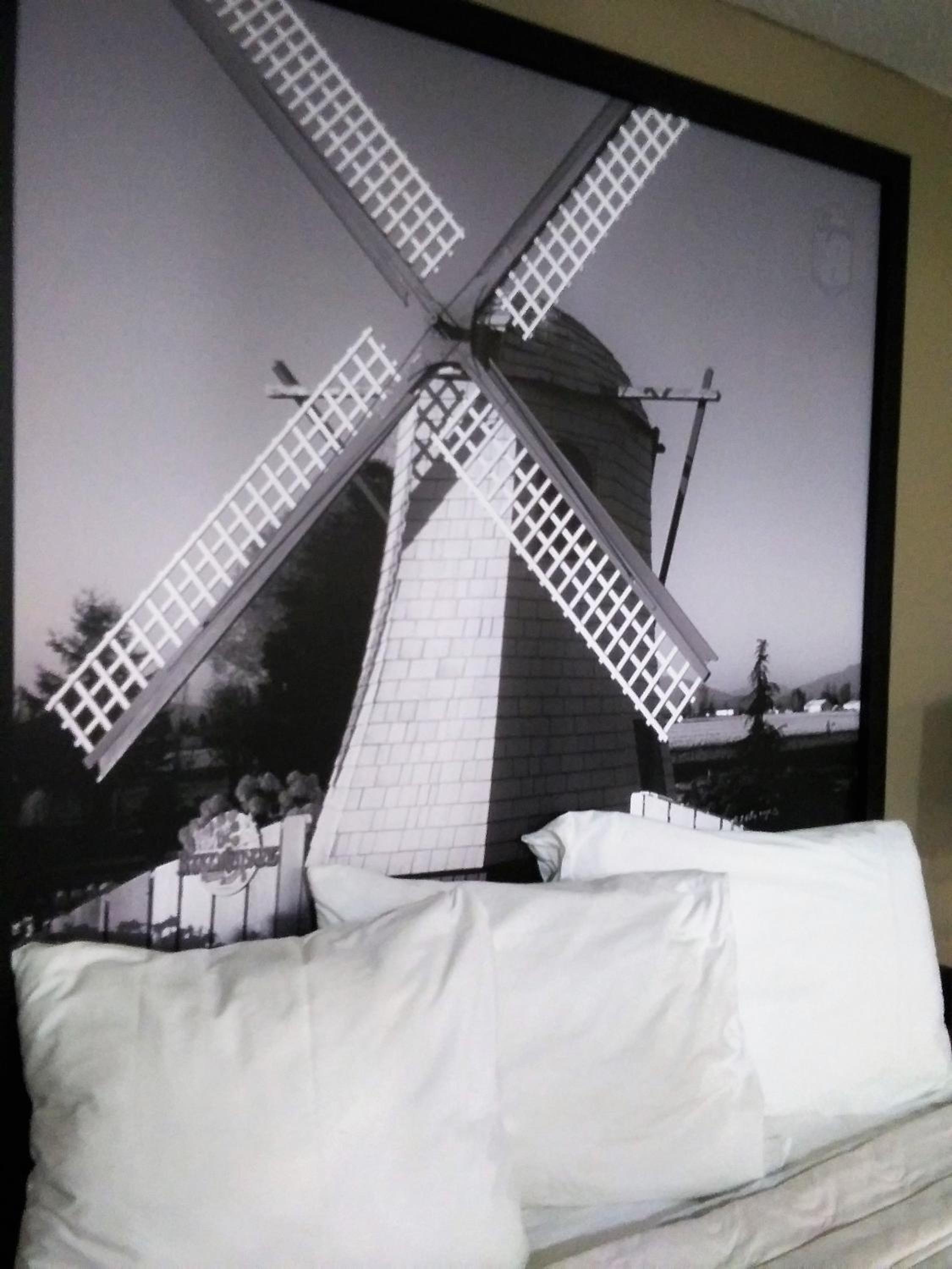 King Room - Non-Smoking - Photo 7
