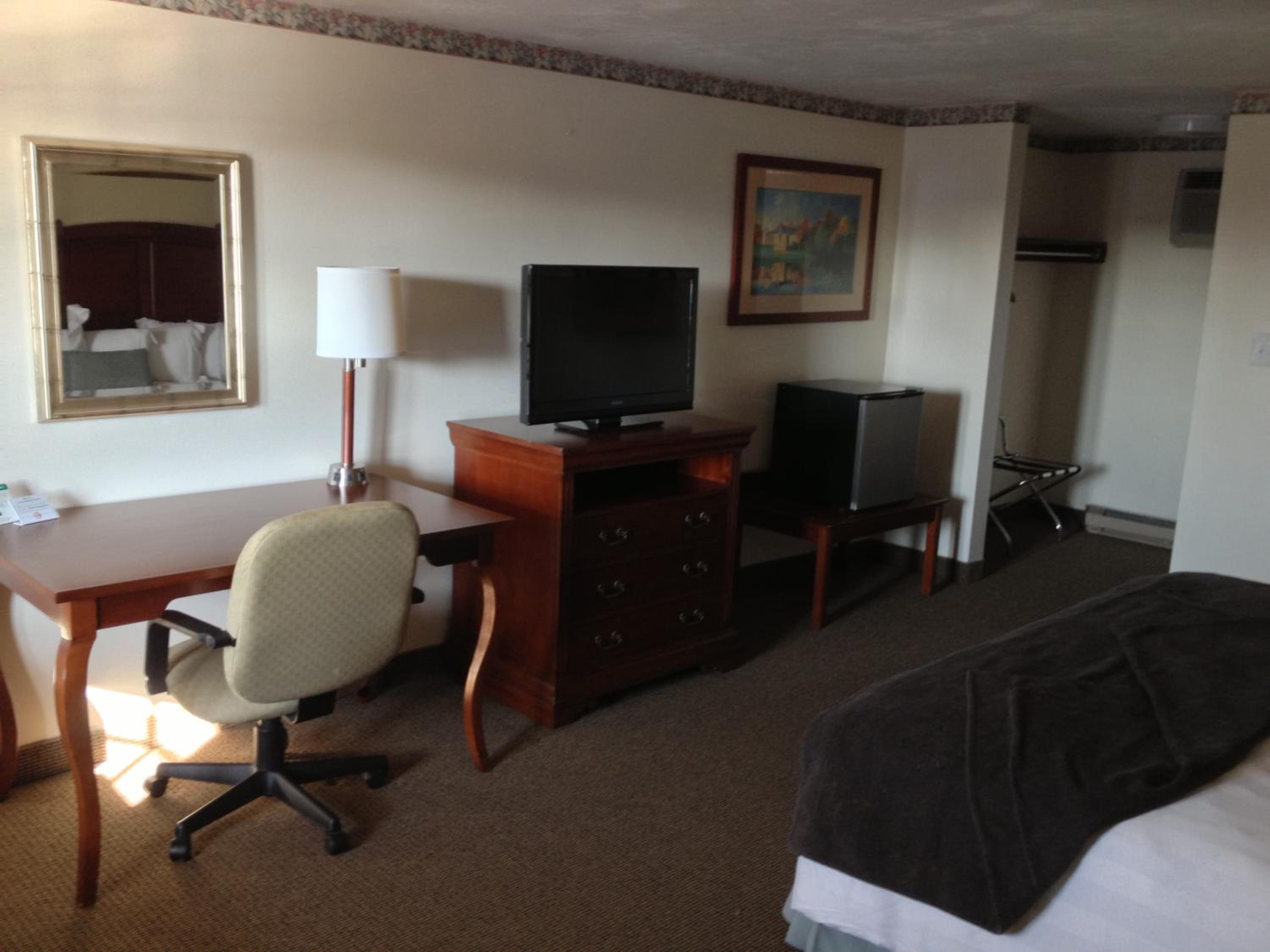 King Room with Sofa Bed - Photo 11