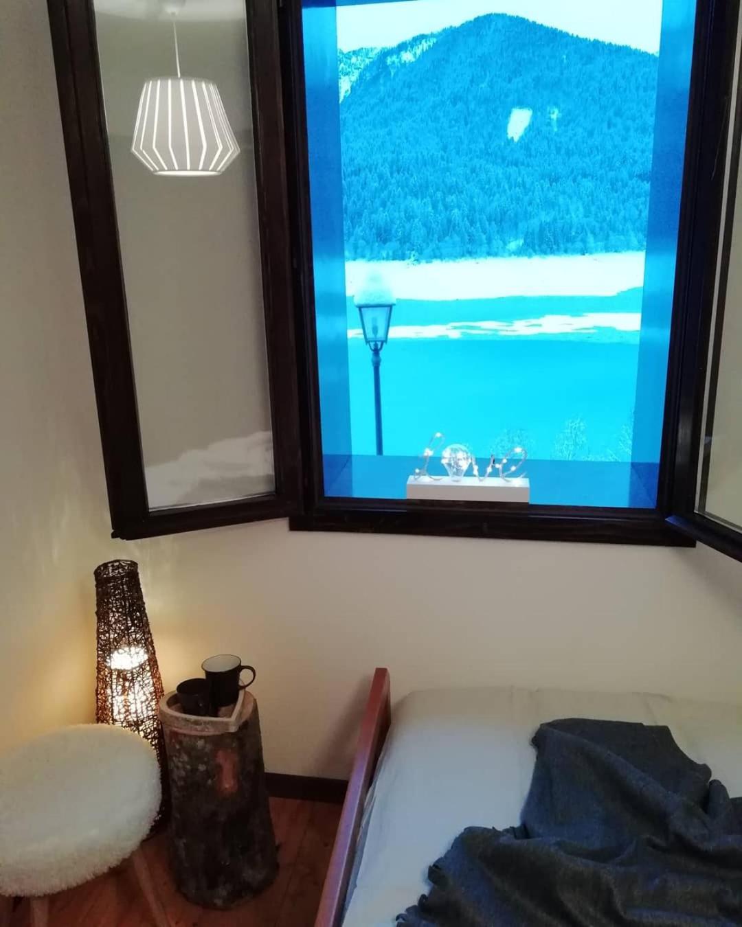 Family Room with Lake View - Photo 4