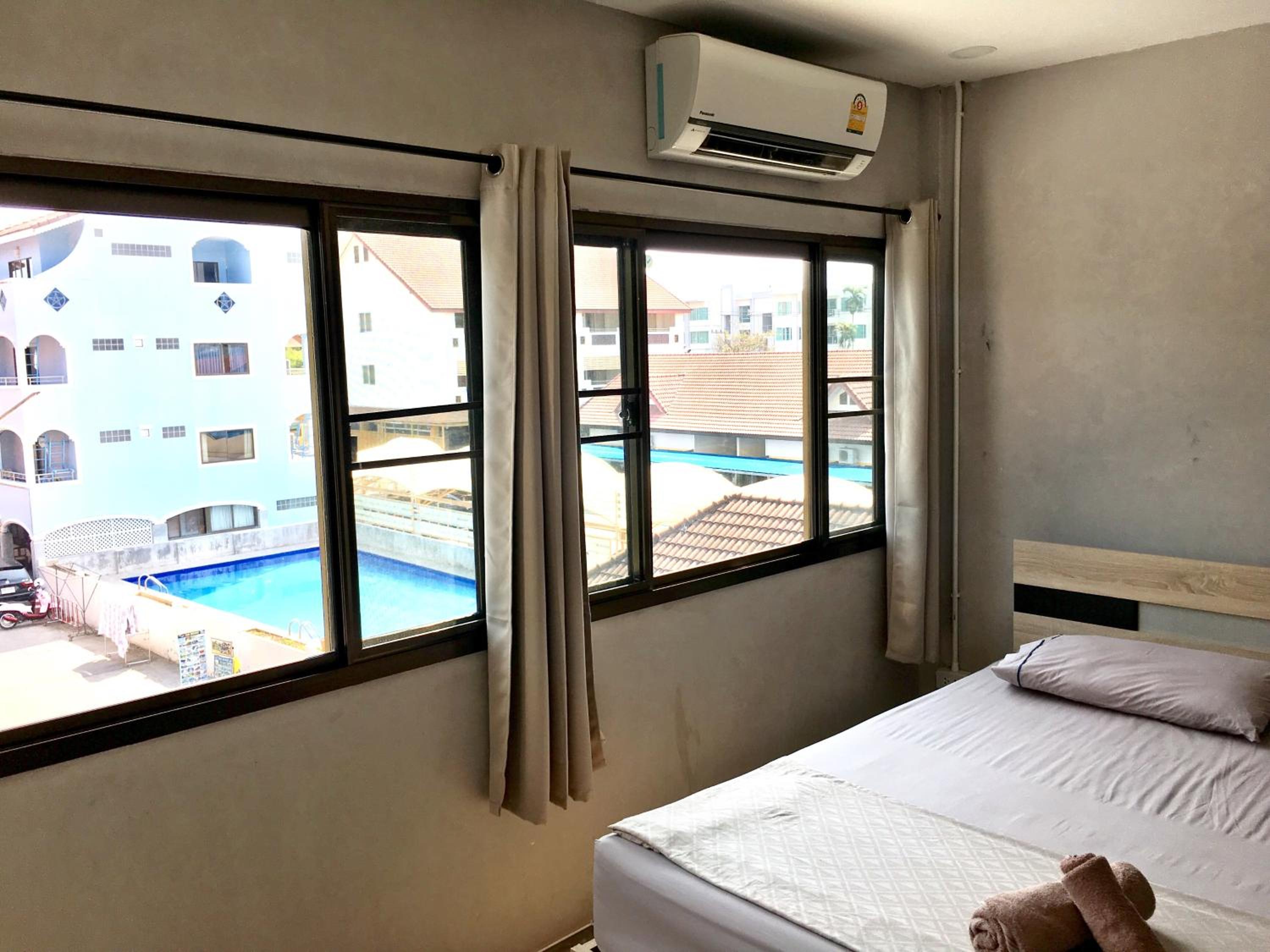 Deluxe Double Room - Photo 10
