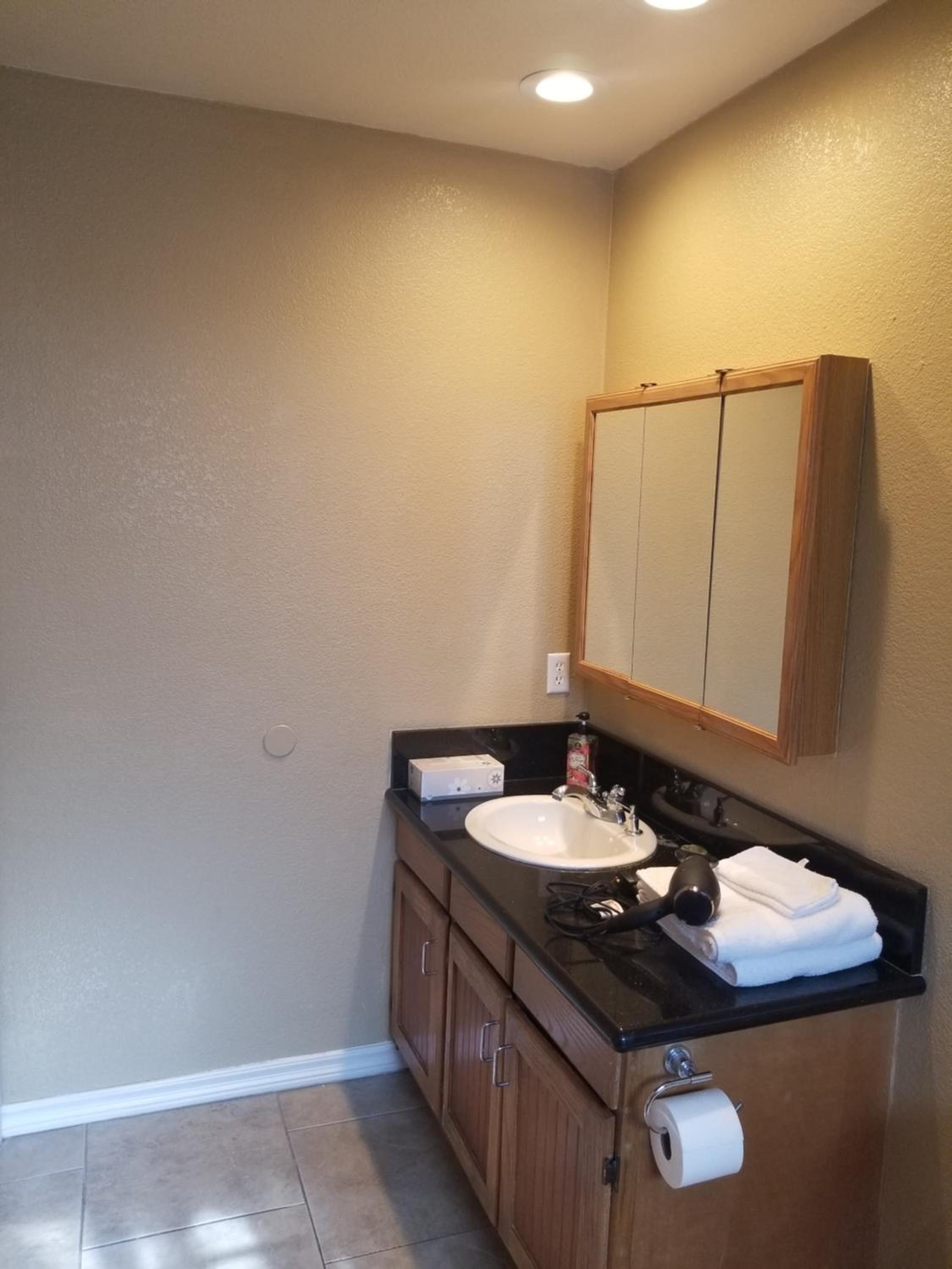 Two-Bedroom House - Photo 45