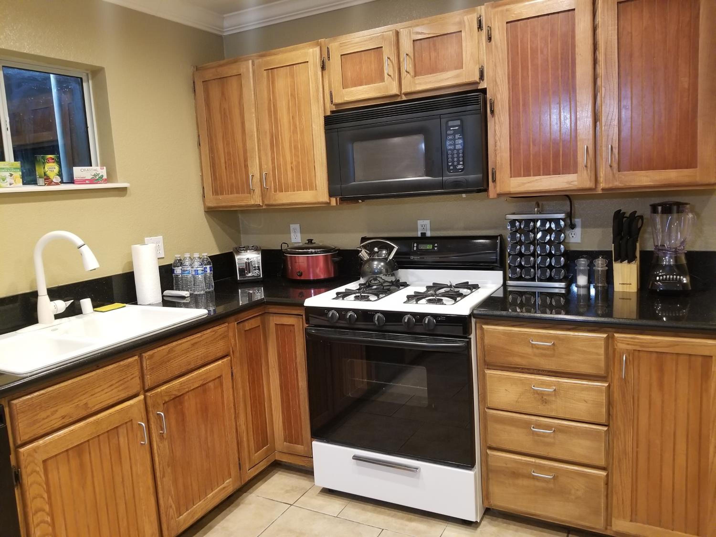 Two-Bedroom House - Photo 27