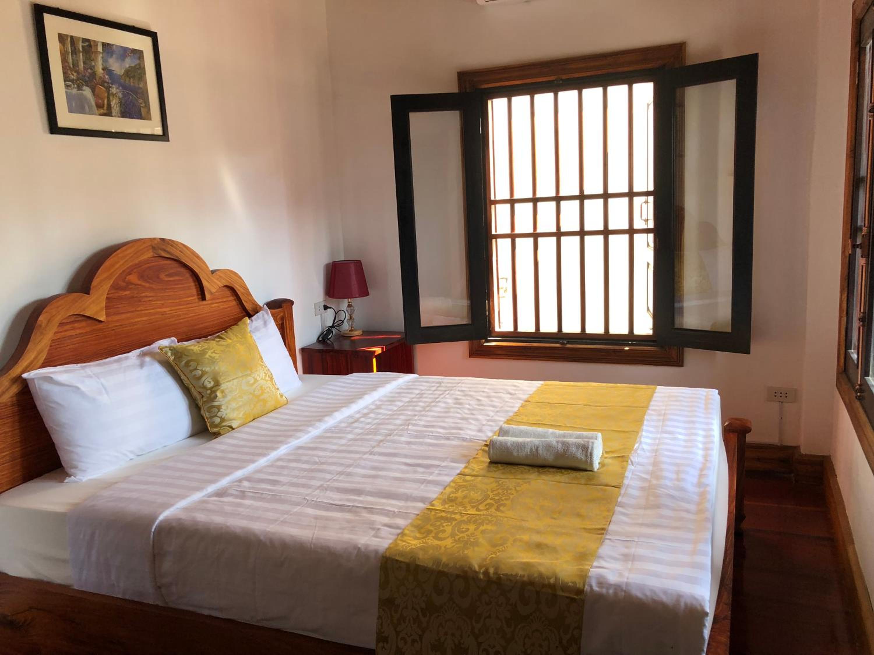 Deluxe Double Room with Balcony - Photo 20