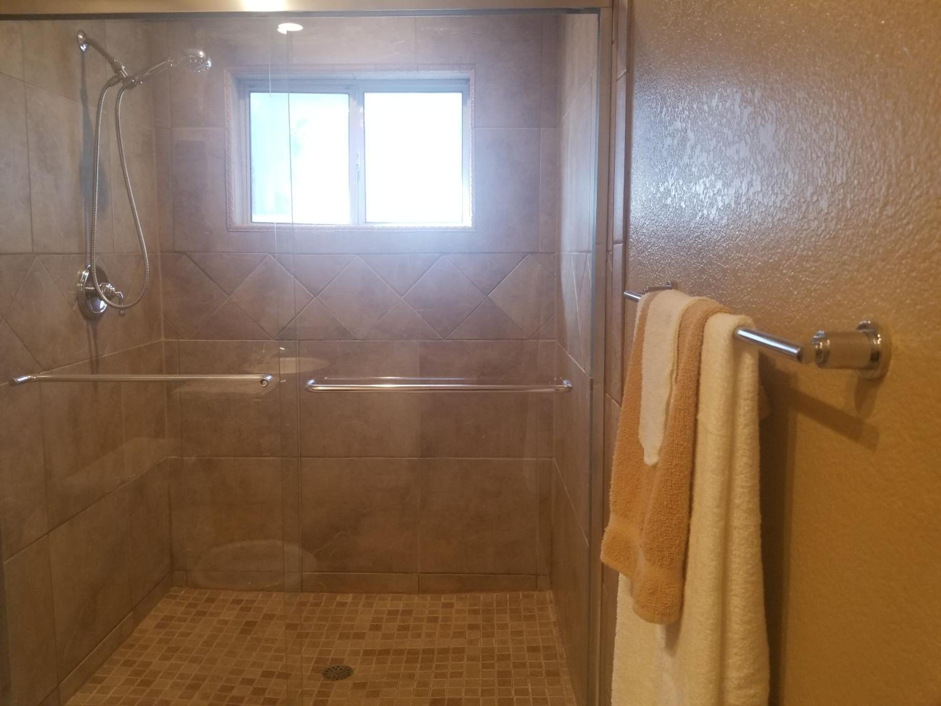 Two-Bedroom House - Photo 3