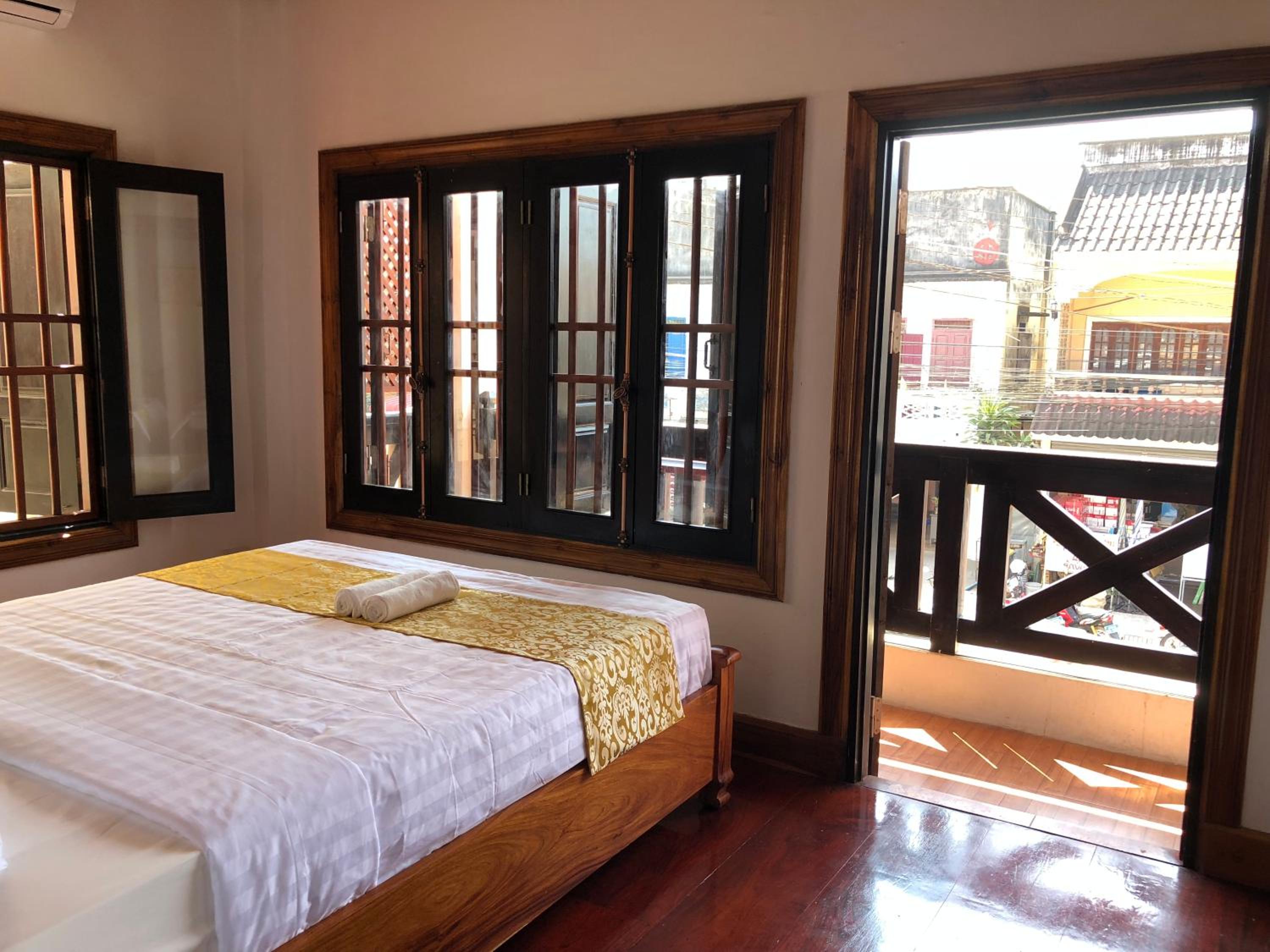 Deluxe Double Room with Balcony - Photo 19