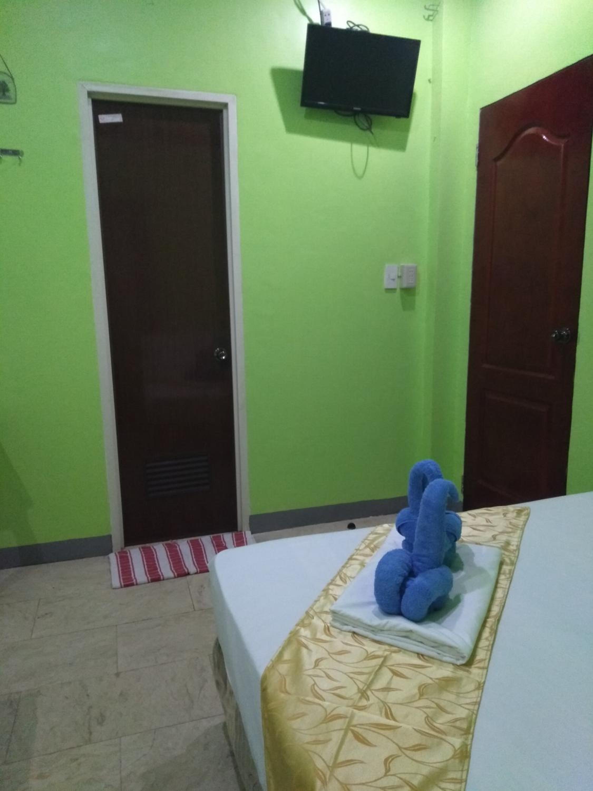Quadruple Room with Private Bathroom - Photo 4