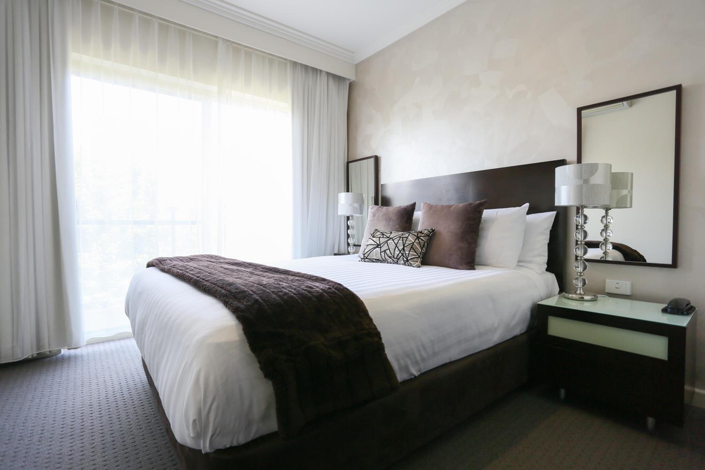 Two-Bedroom Apartment with Laundry, Bath, Kitchenette photo 1