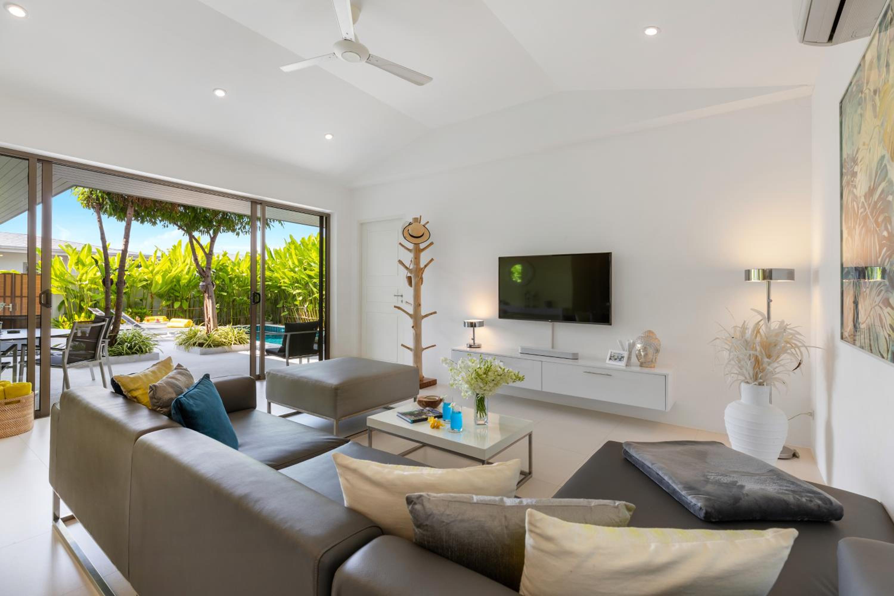 Villa photo 1