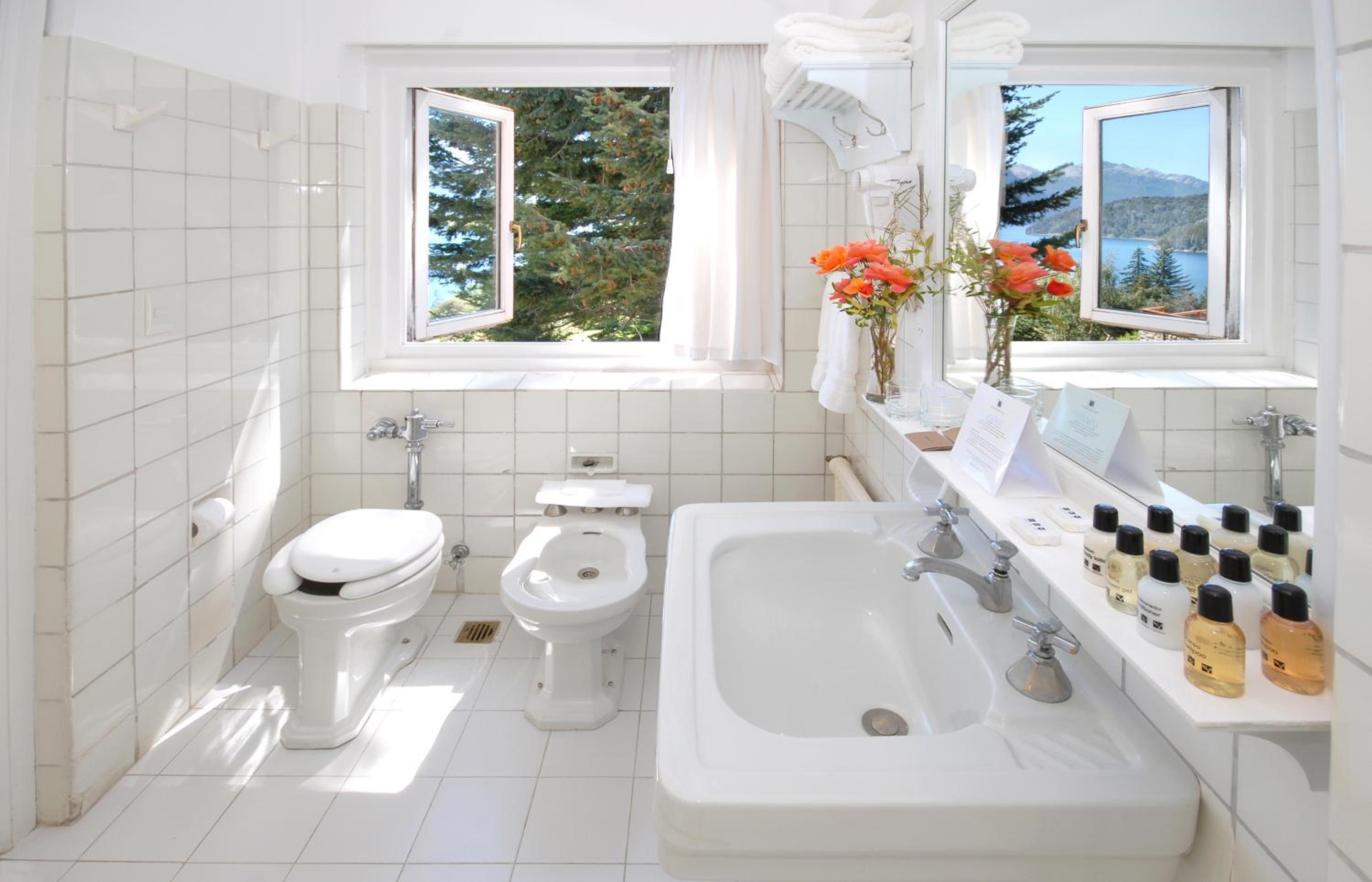 Double or Twin Room with Lake View photo 2
