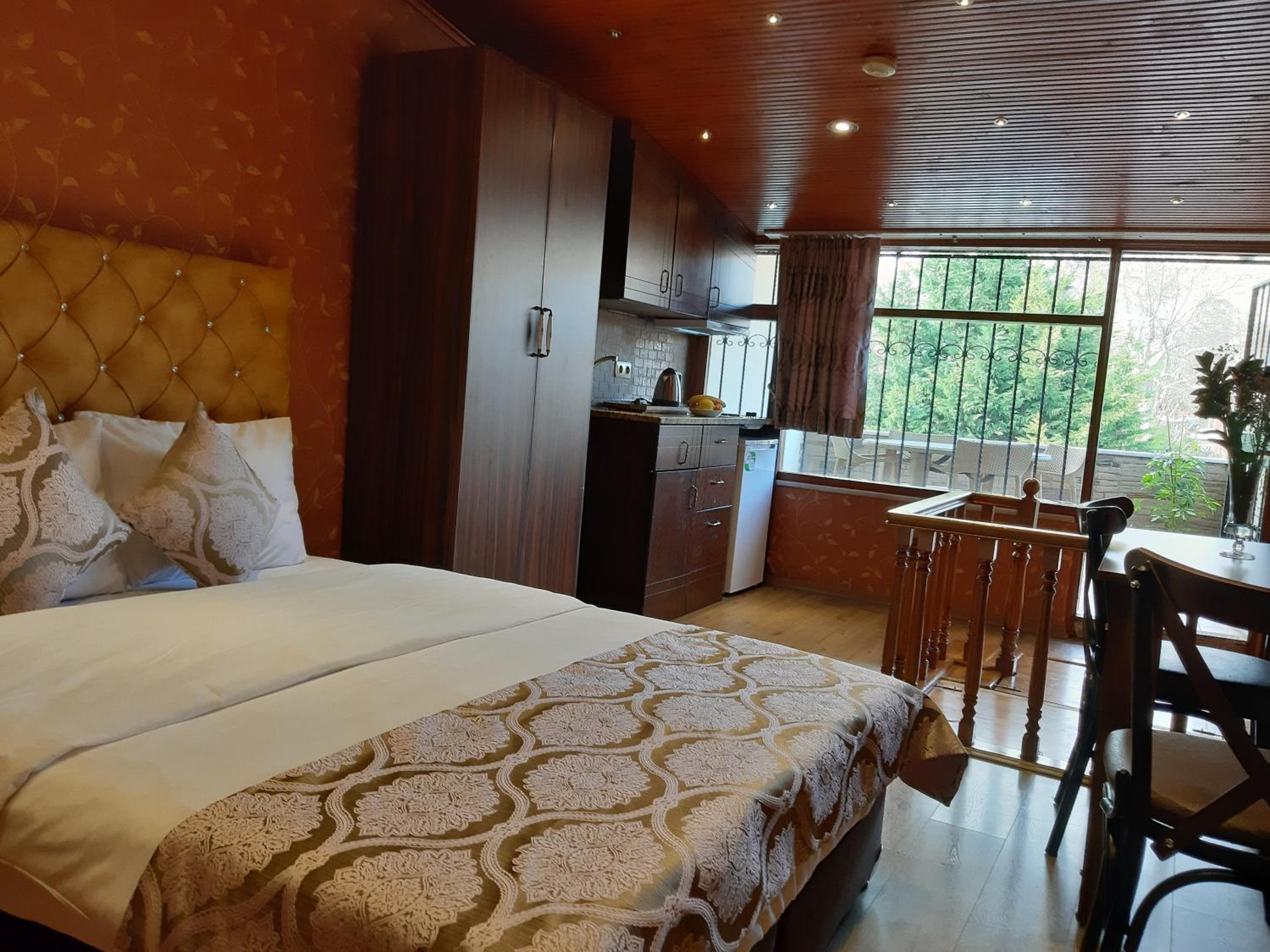 Deluxe Double Room with Balcony photo 1