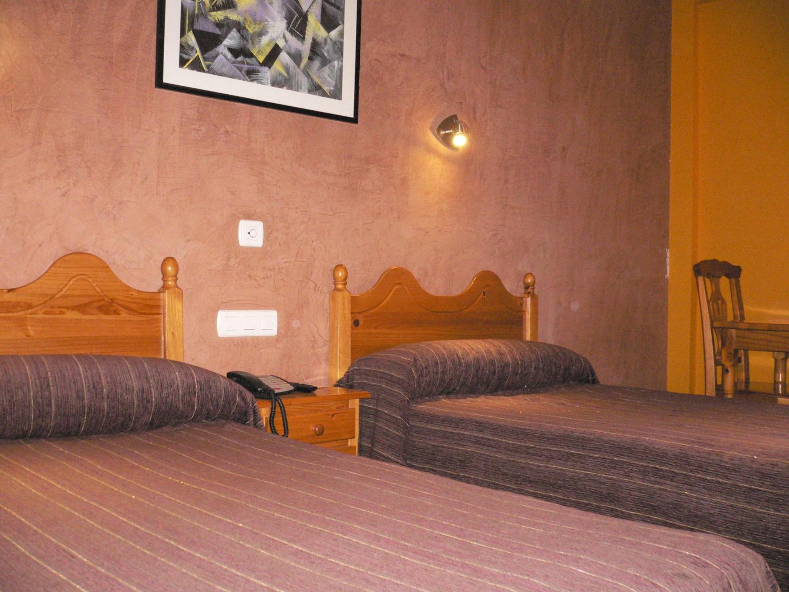 Economy Twin Room photo 3