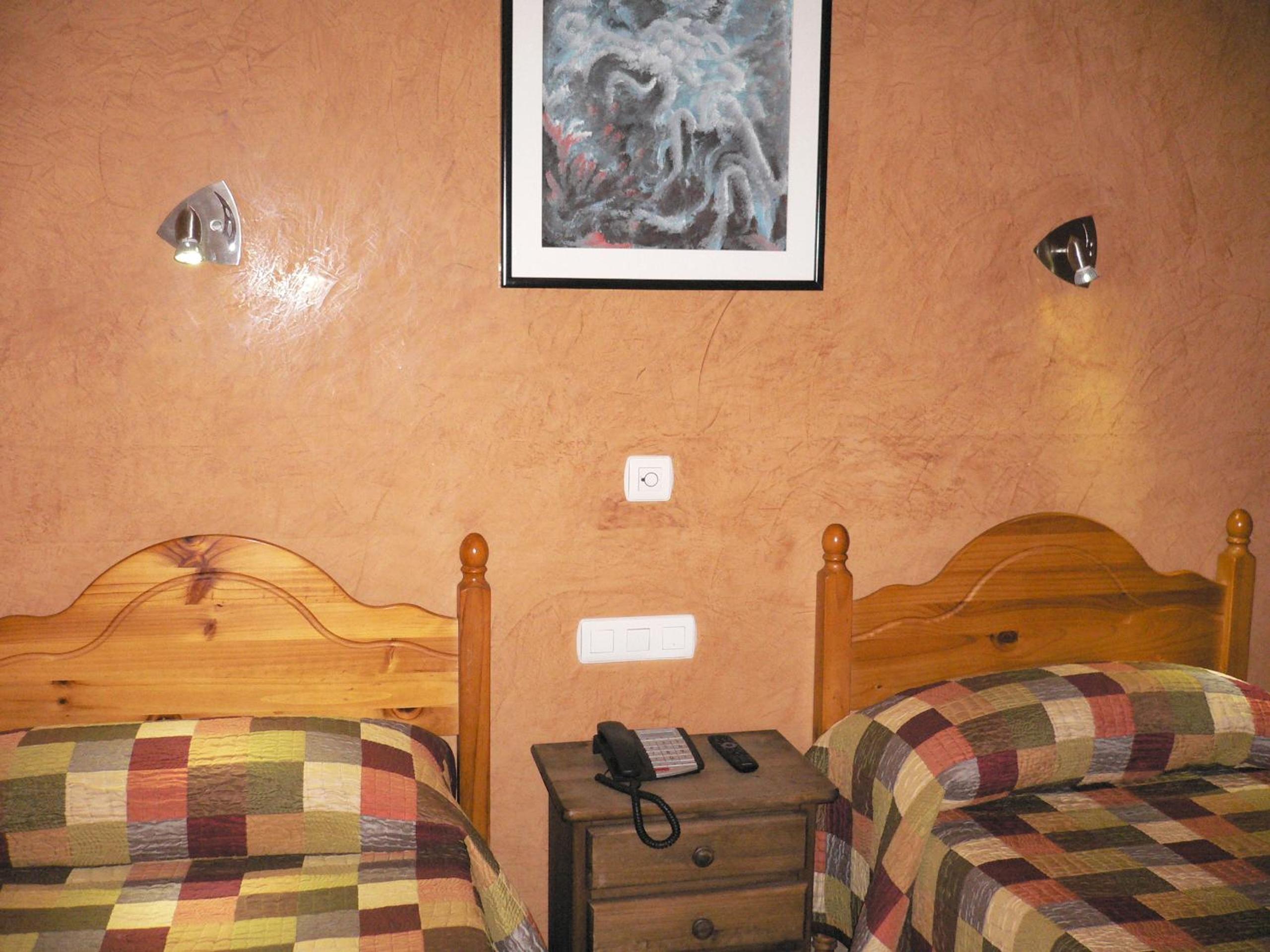 Economy Twin Room photo 2