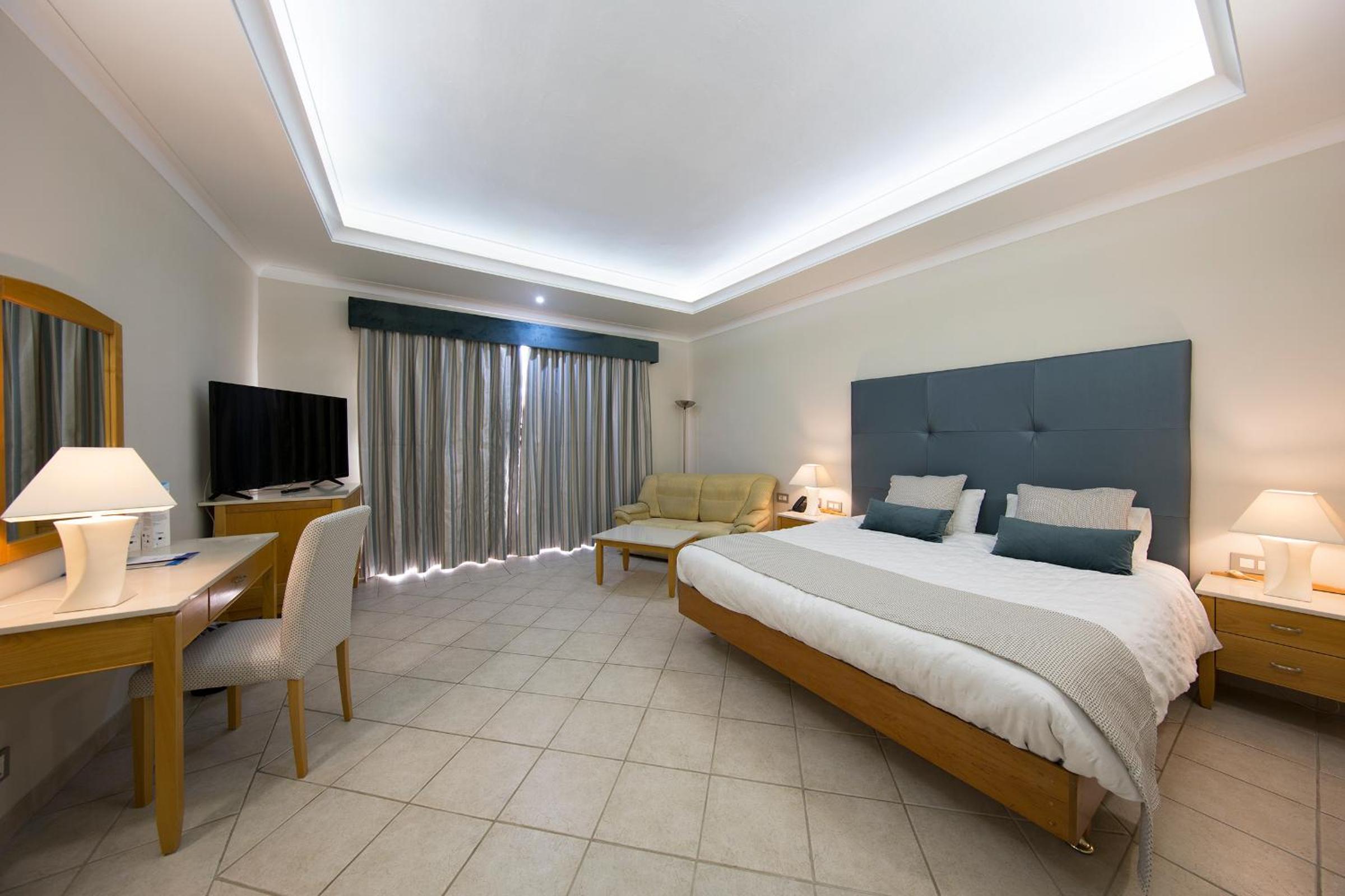Junior Suite with Sea View - Photo 4