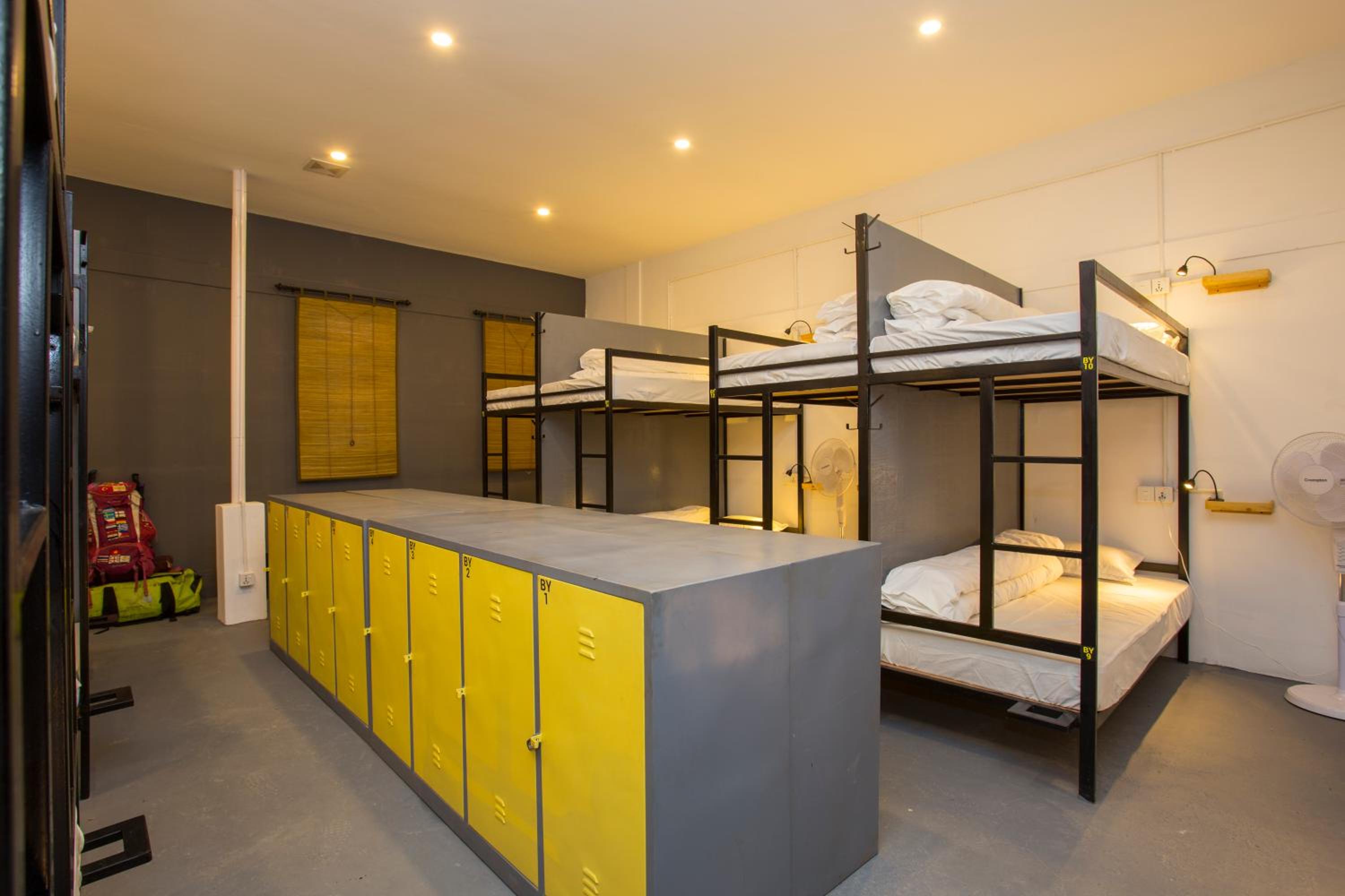 Bed in 16-Bed Mixed Dormitory Room photo 1