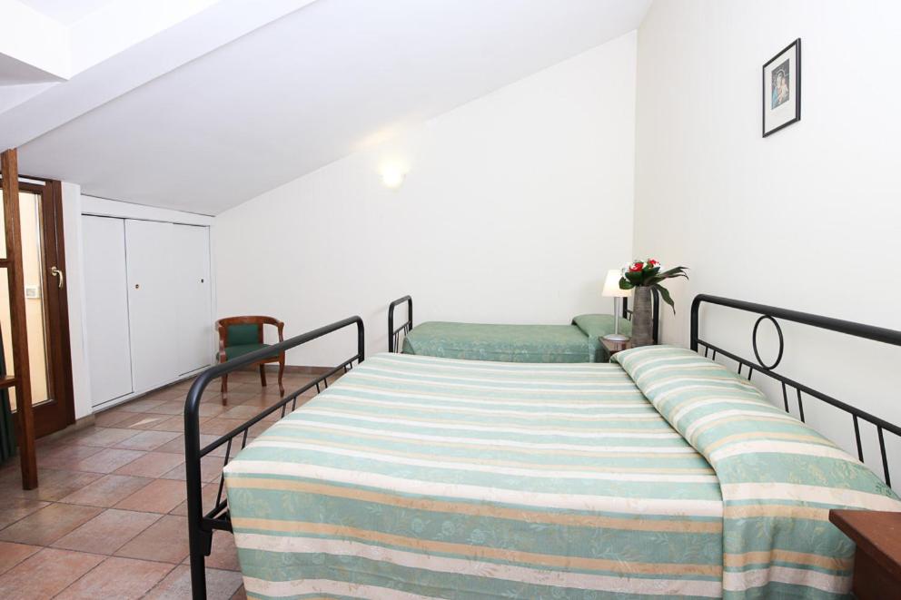 Standard Triple Room photo 2
