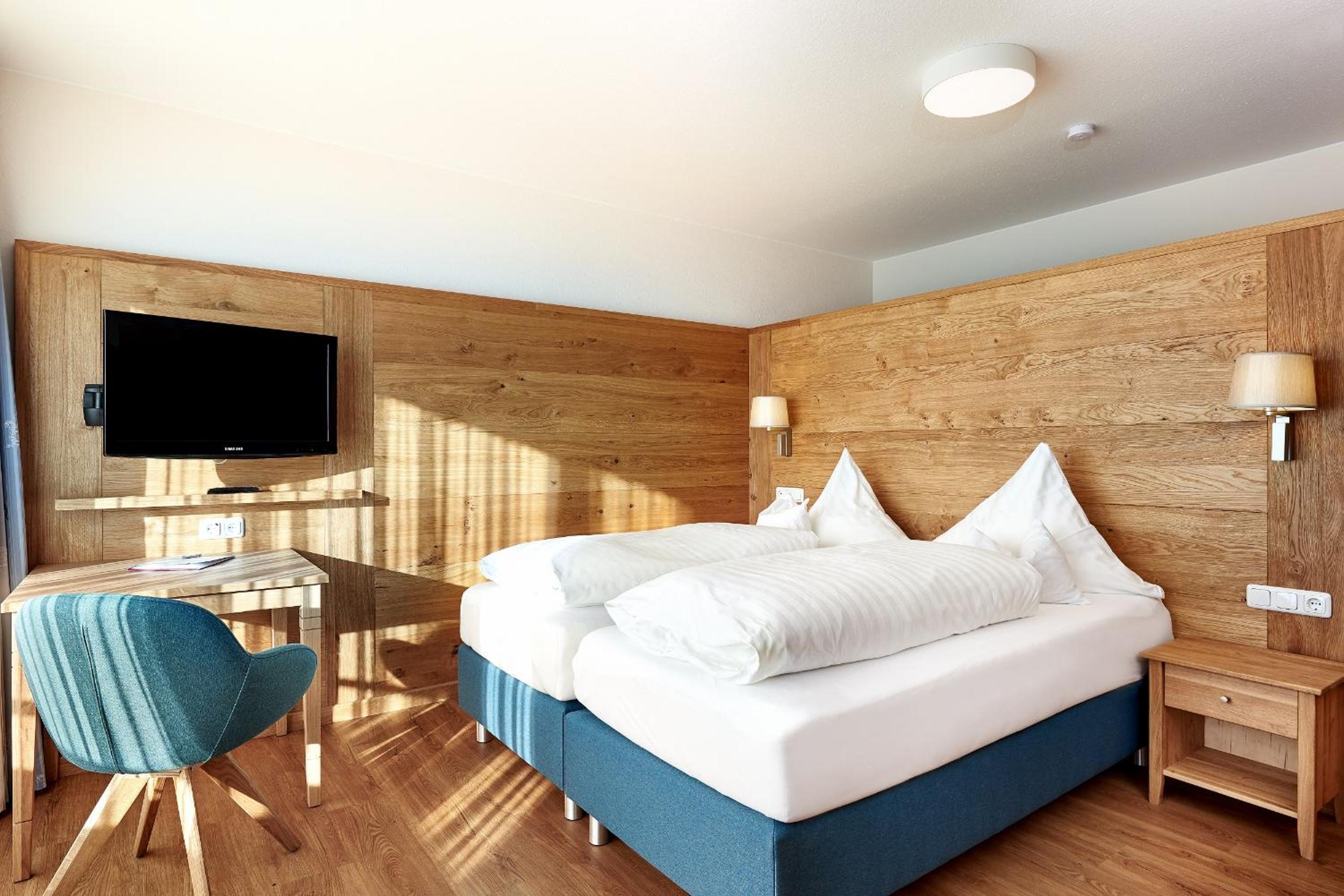 Double Room with Balcony - Photo 6
