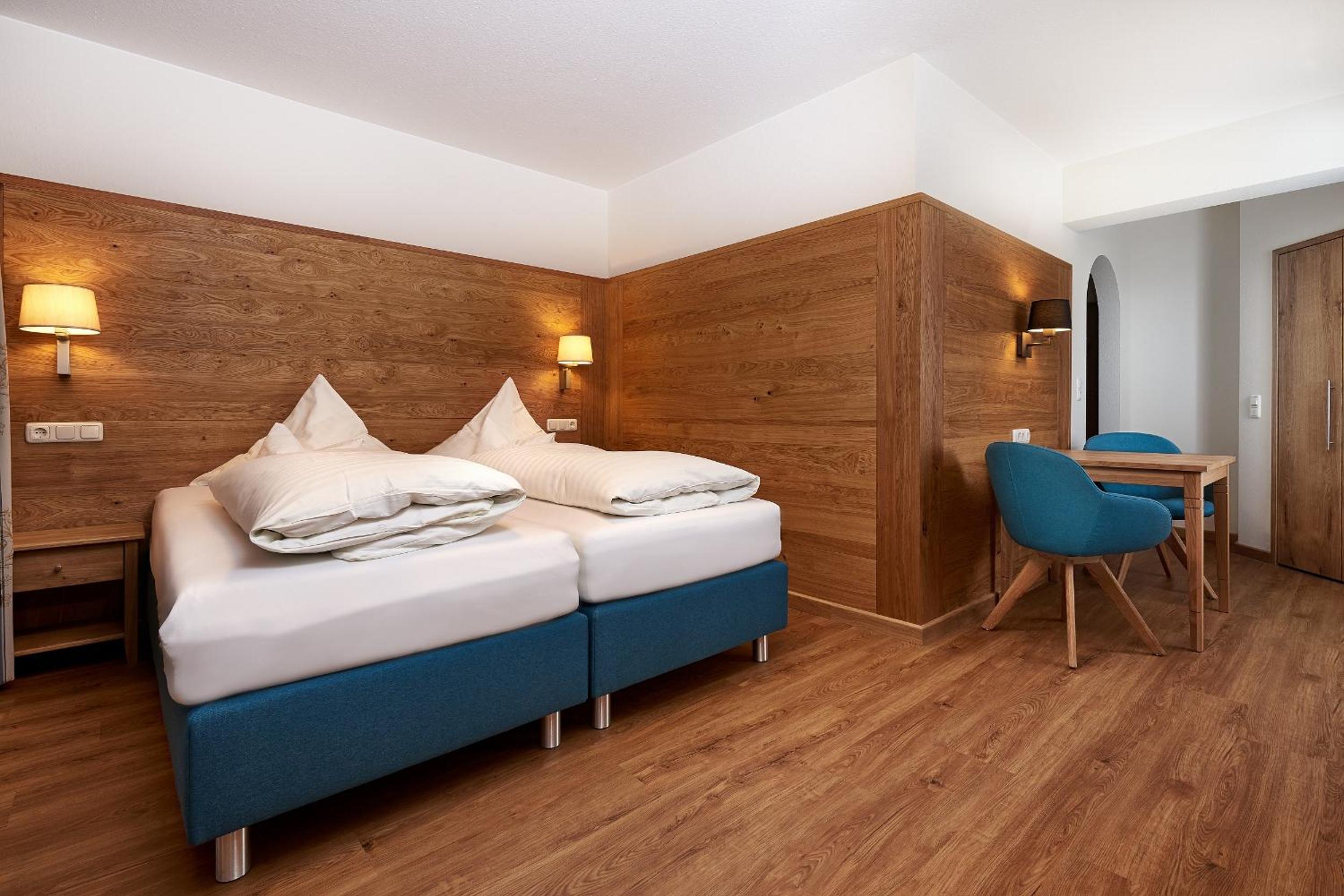 Double Room with Balcony - Photo 1
