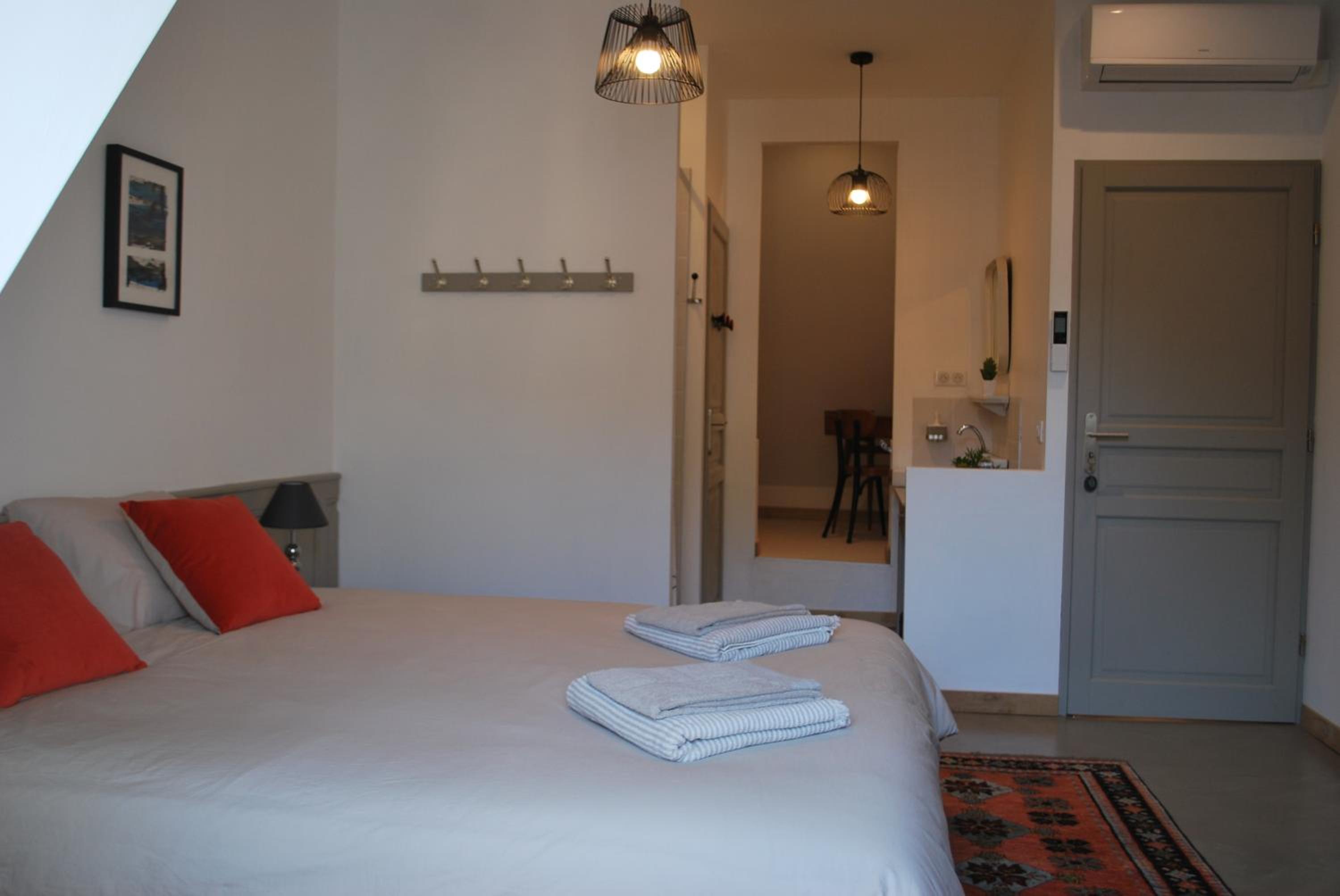 Triple Room with Bathroom - Photo 3