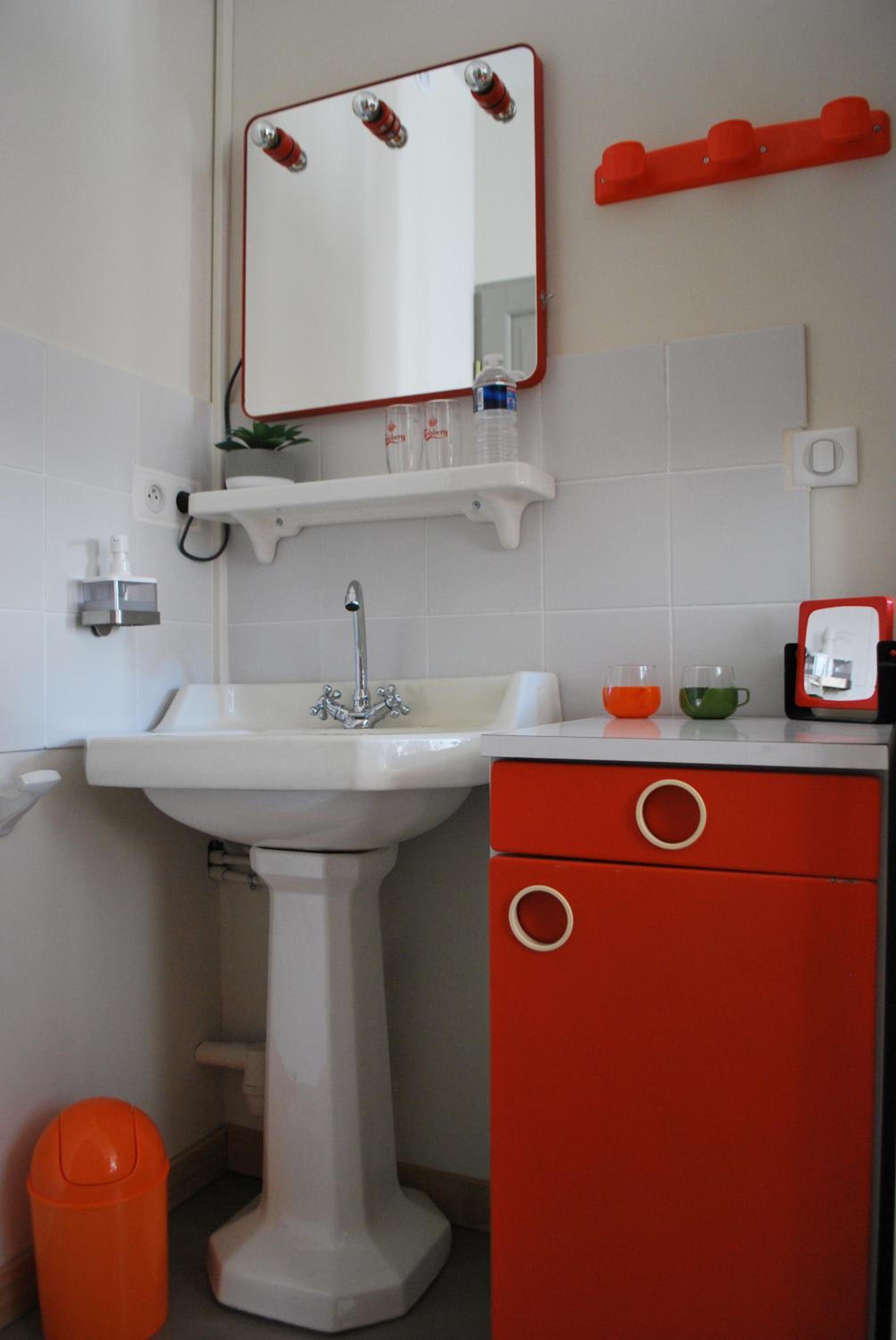 Double Room with Private Bathroom - Photo 6