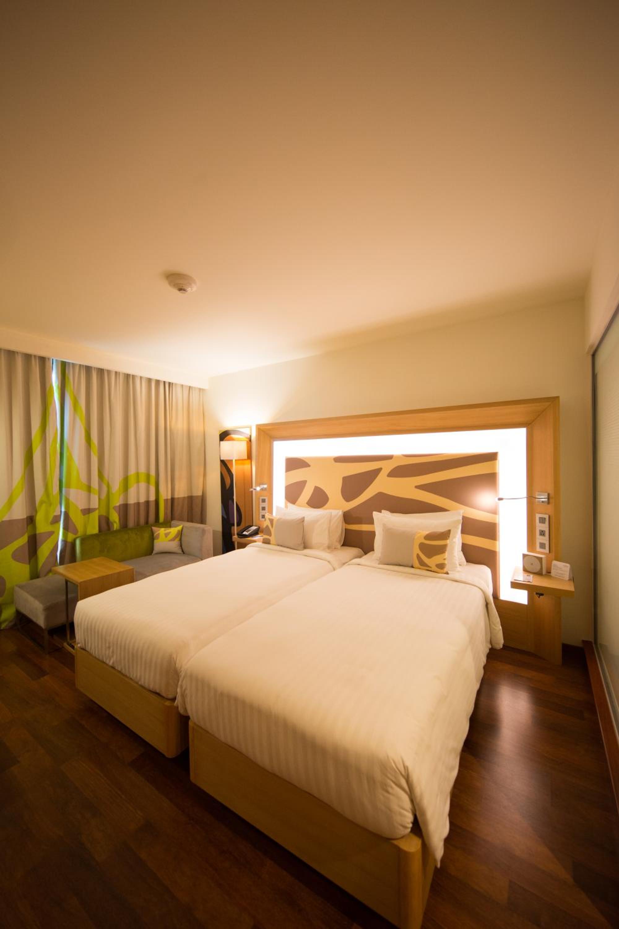 Superior Room - Twin Beds thumbnail 5