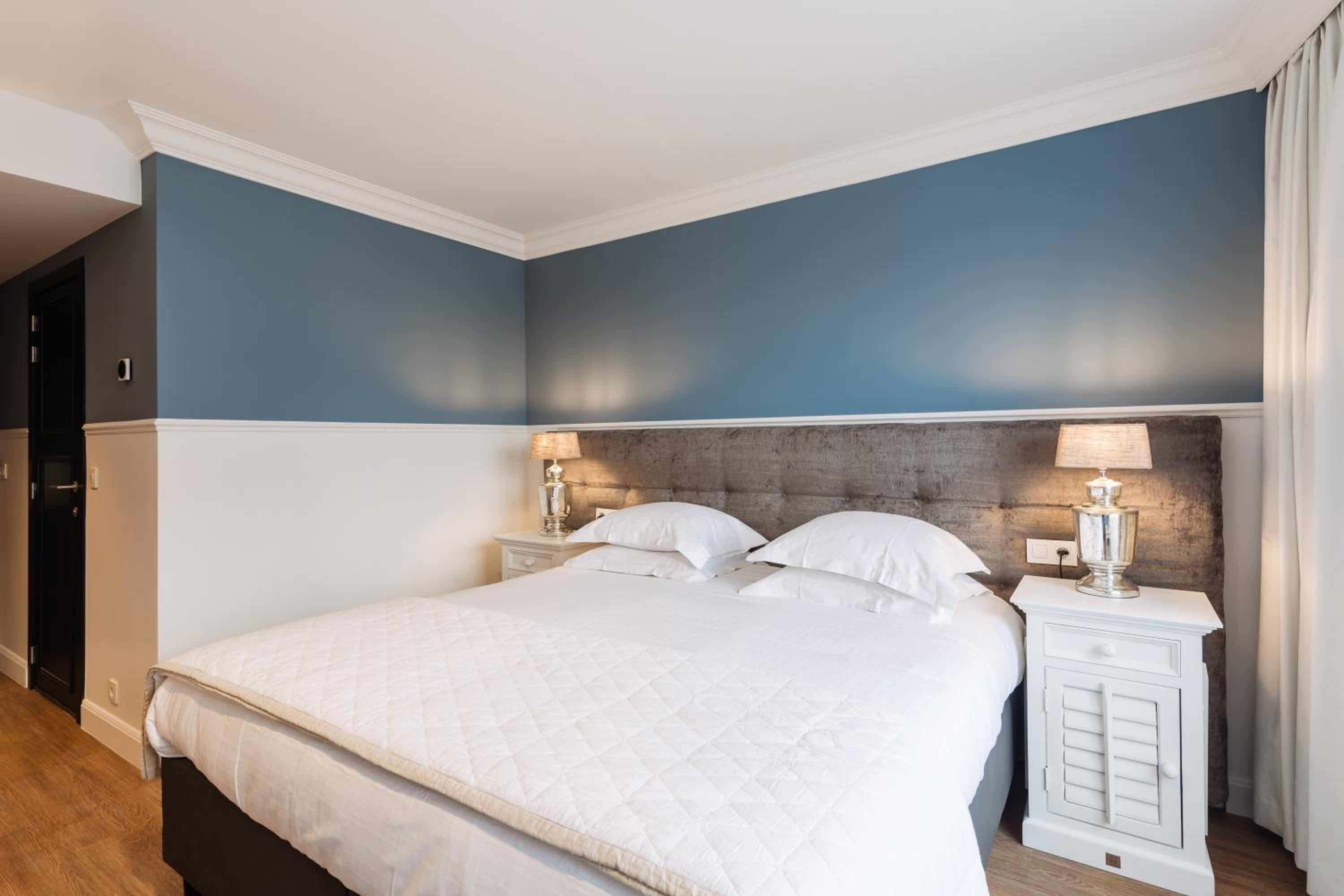 Hamptons twin room courtyard - Photo 3