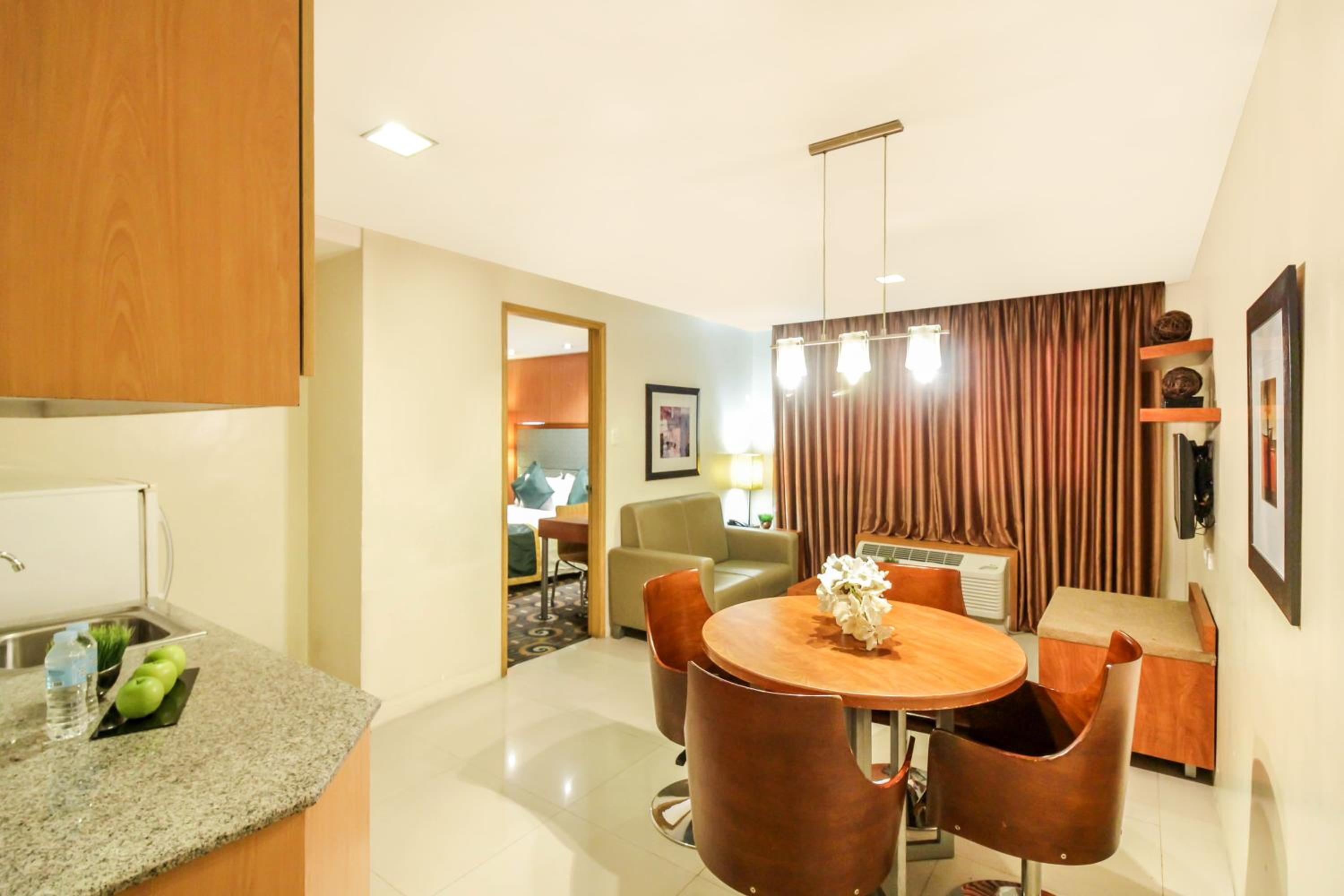One-Bedroom Suite - Photo 17