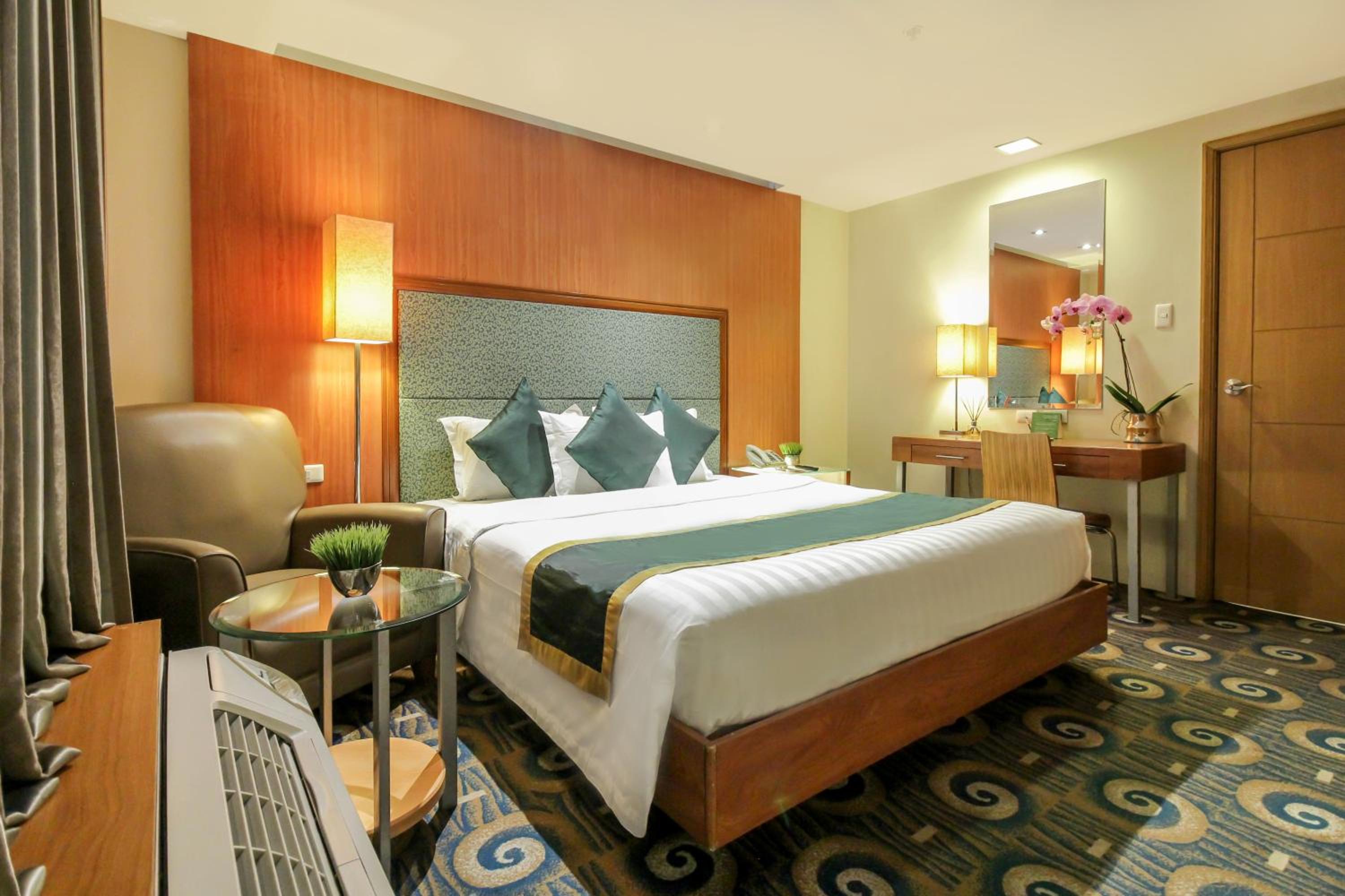 One-Bedroom Suite - Photo 19