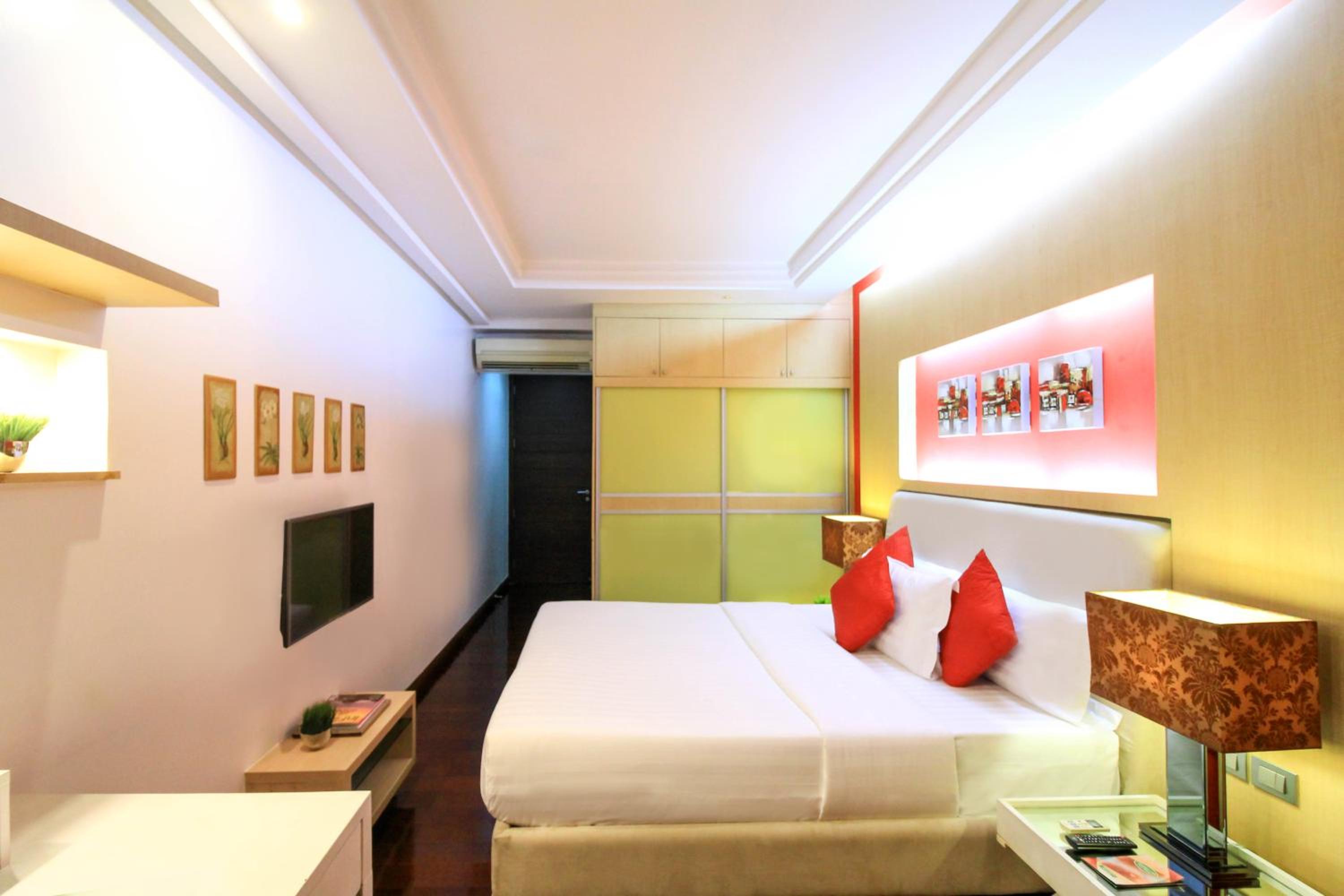 Three-Bedroom Suite - Photo 3