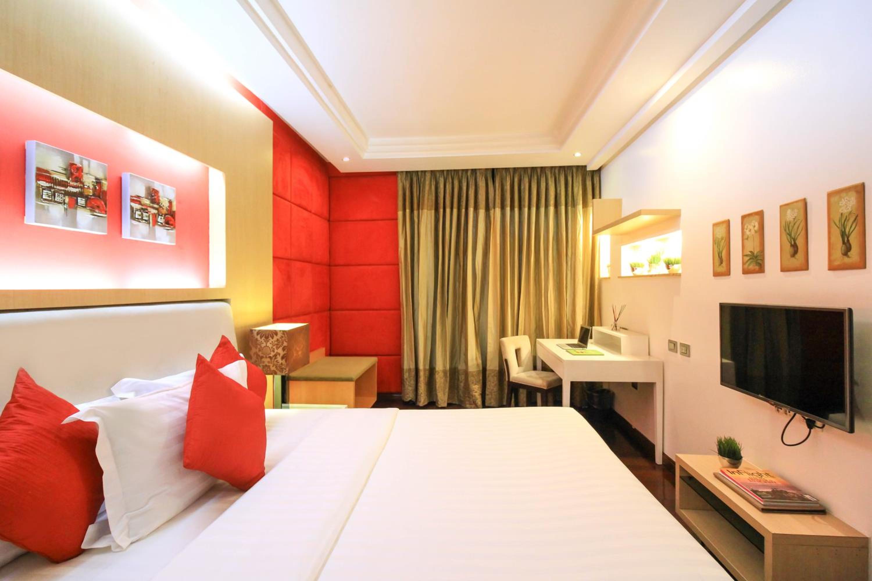 Three-Bedroom Suite - Photo 4