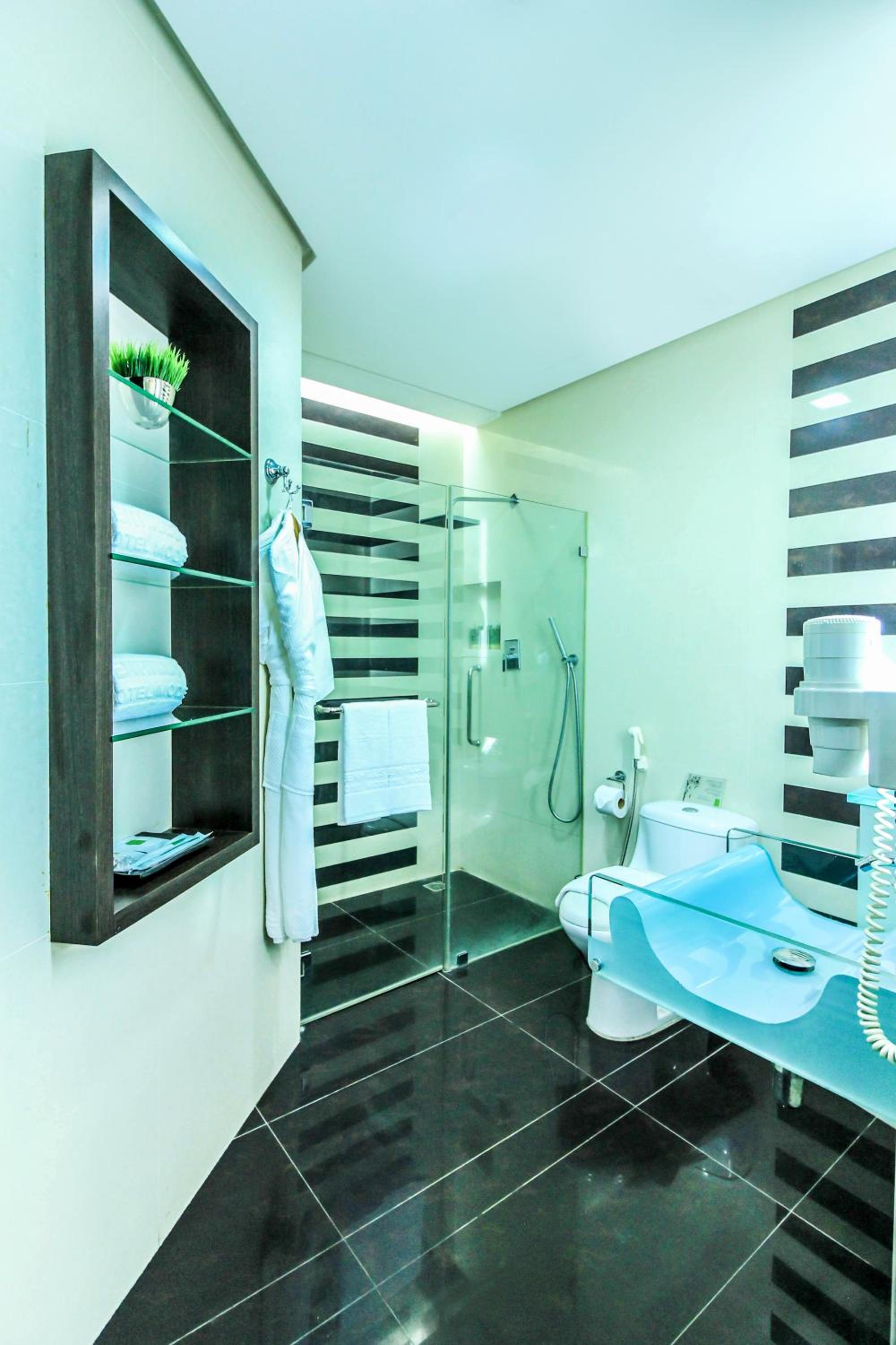 Three-Bedroom Suite - Photo 9