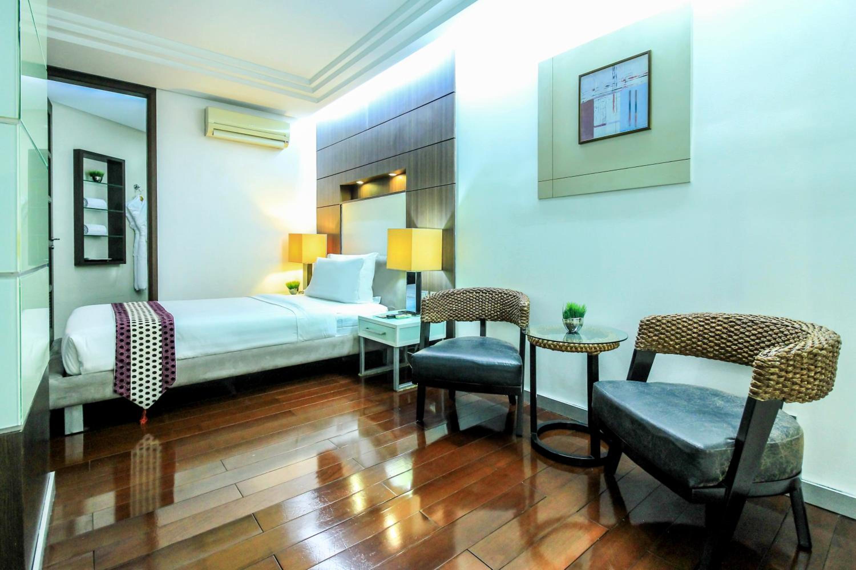 Three-Bedroom Suite - Photo 8