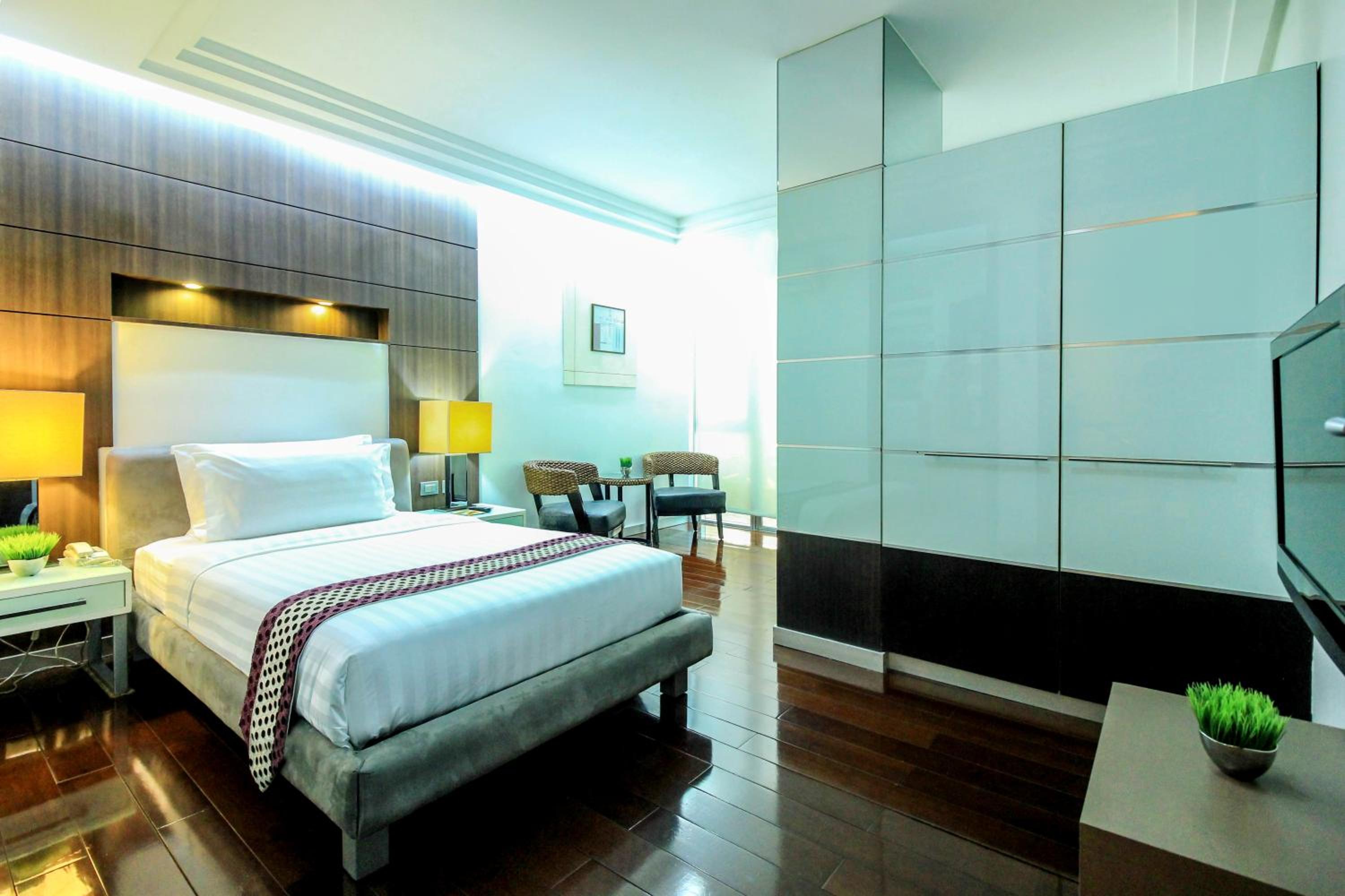 Three-Bedroom Suite - Photo 14