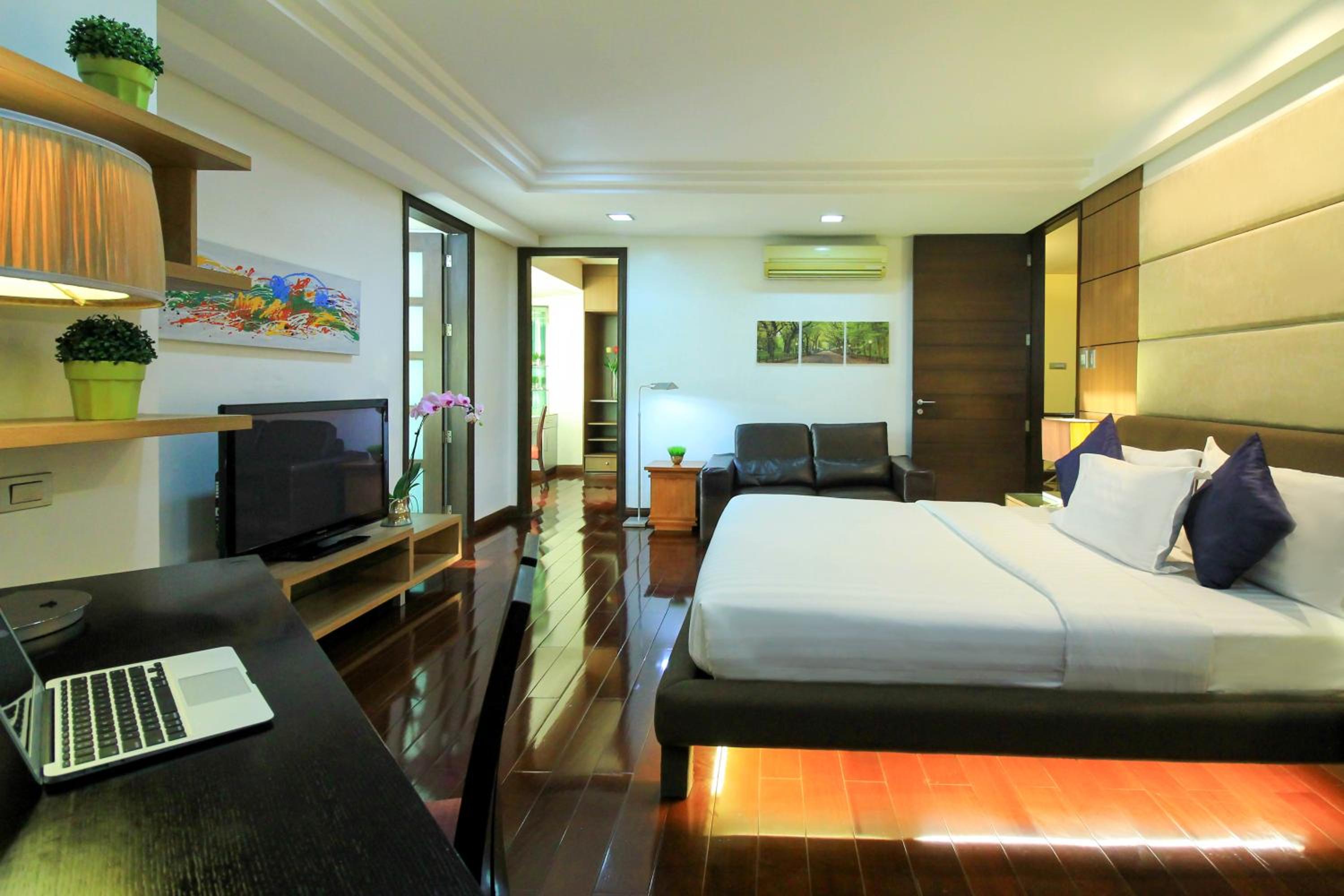 Three-Bedroom Suite - Photo 16