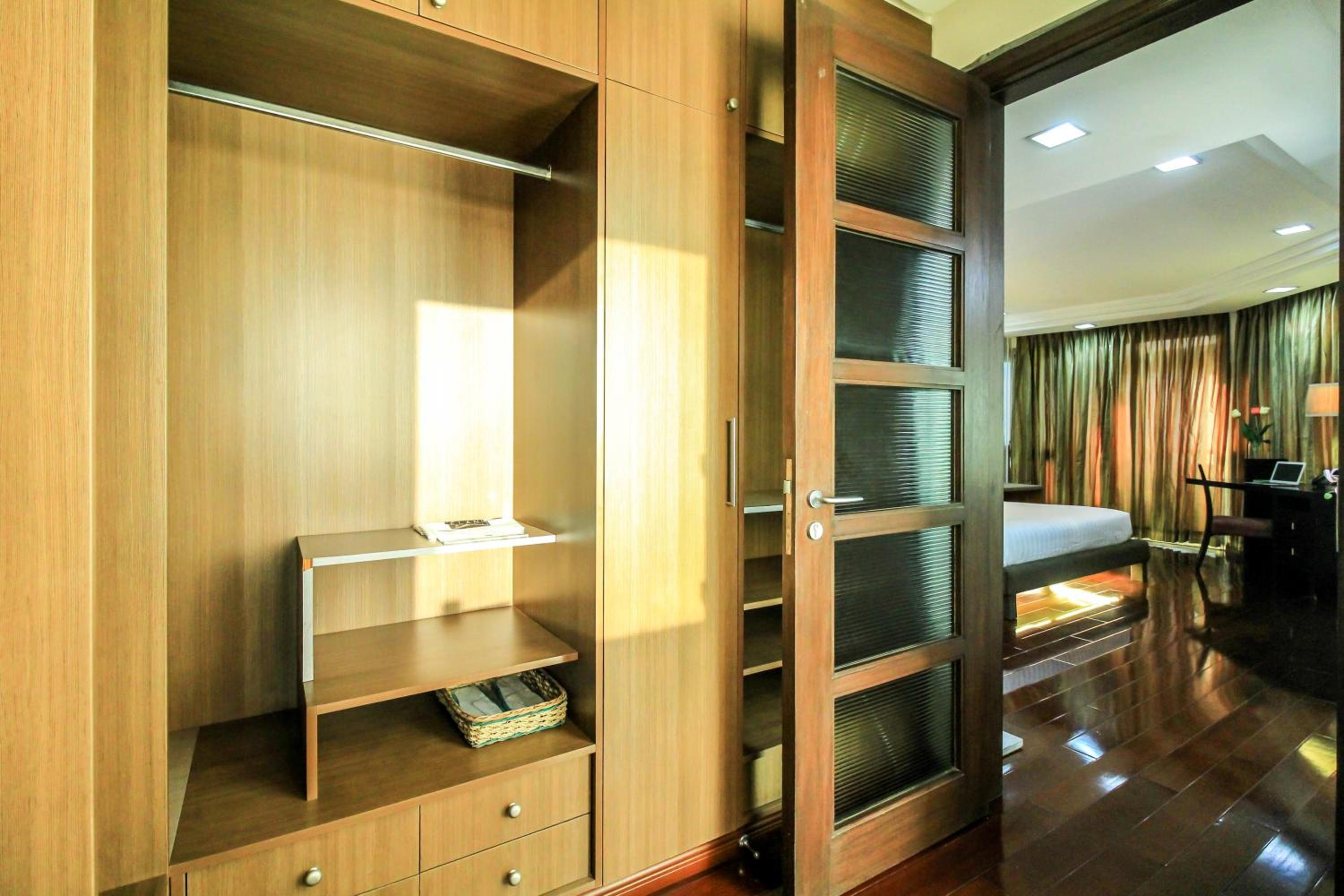 Three-Bedroom Suite - Photo 12