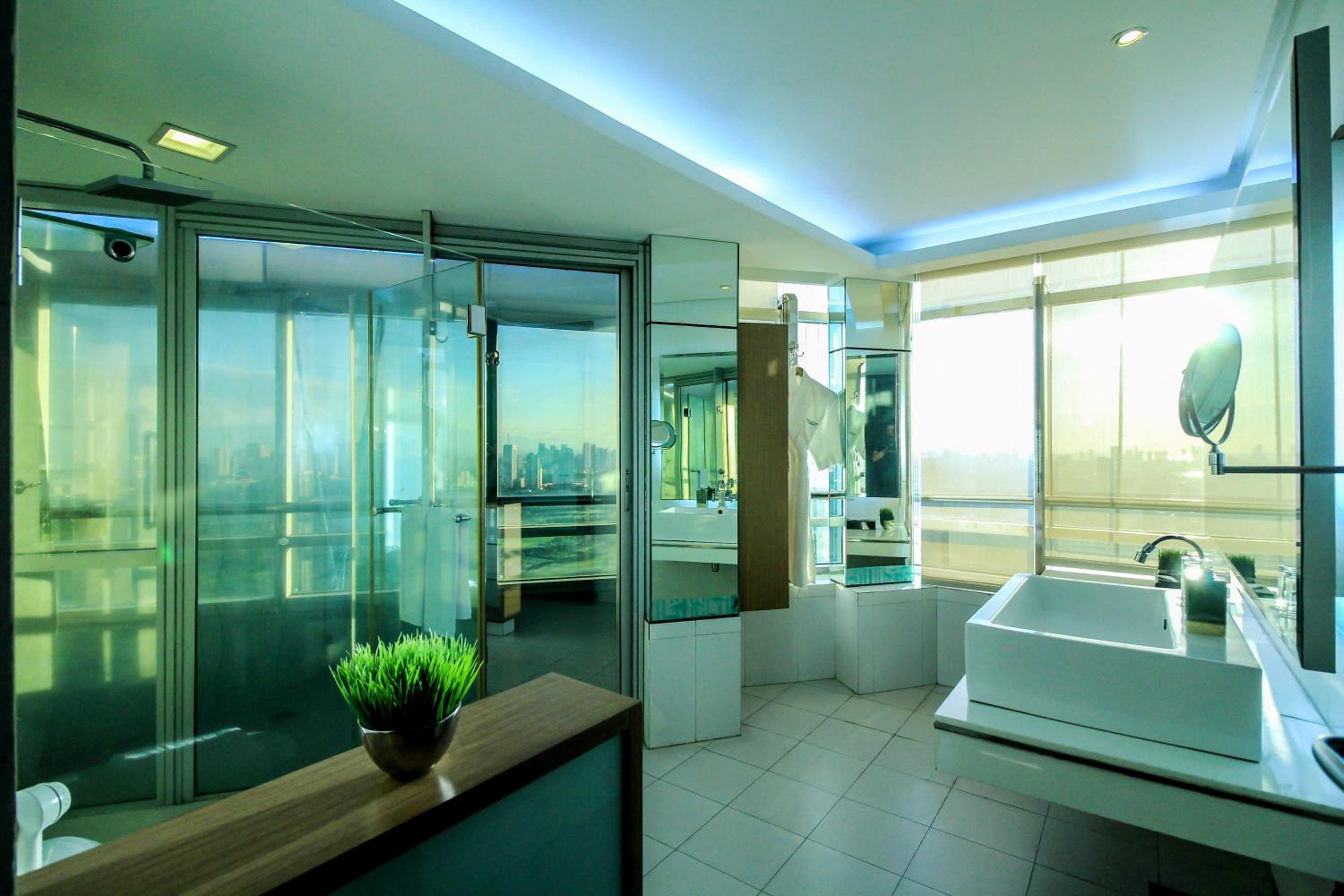 Three-Bedroom Suite - Photo 17