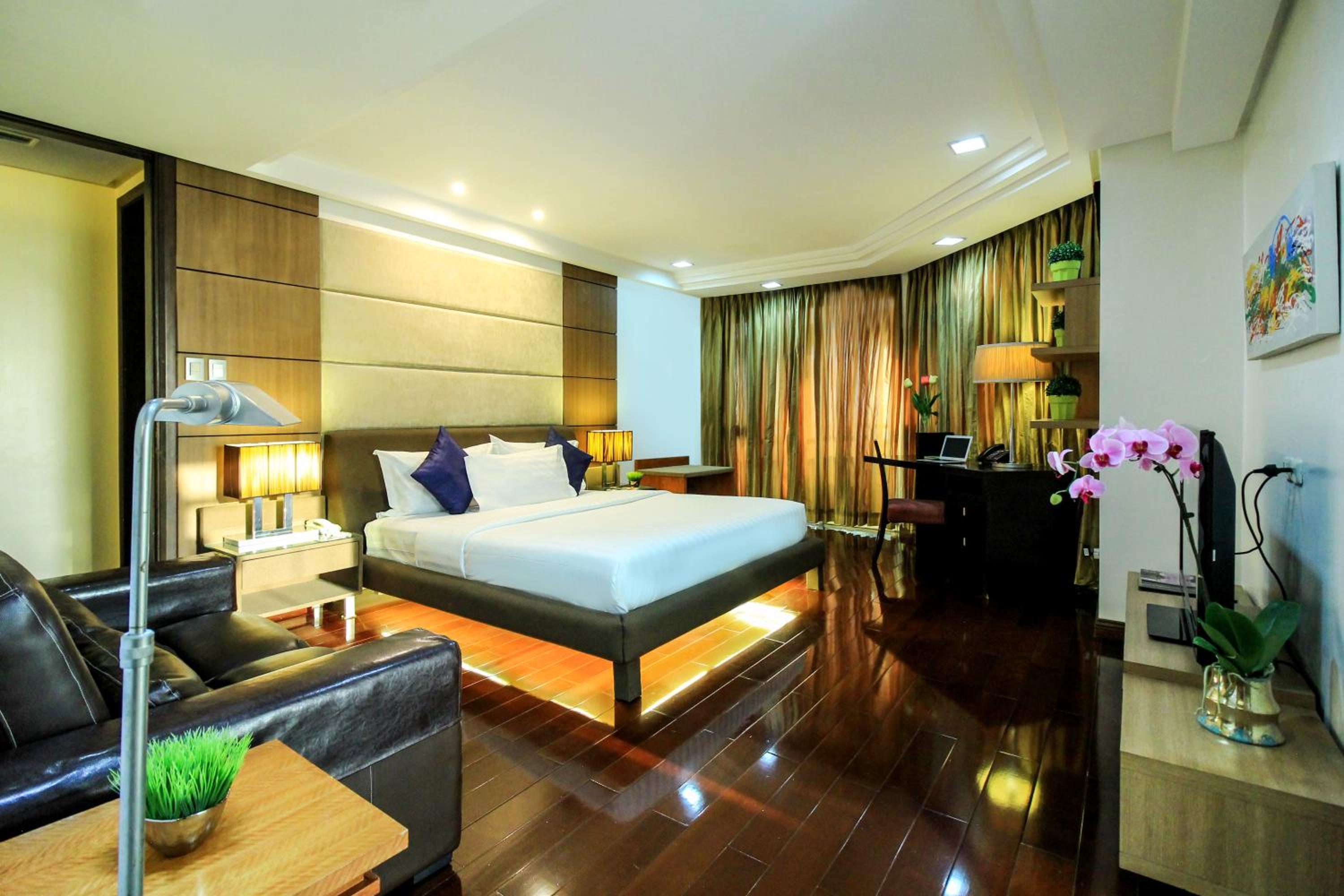Three-Bedroom Suite - Photo 19