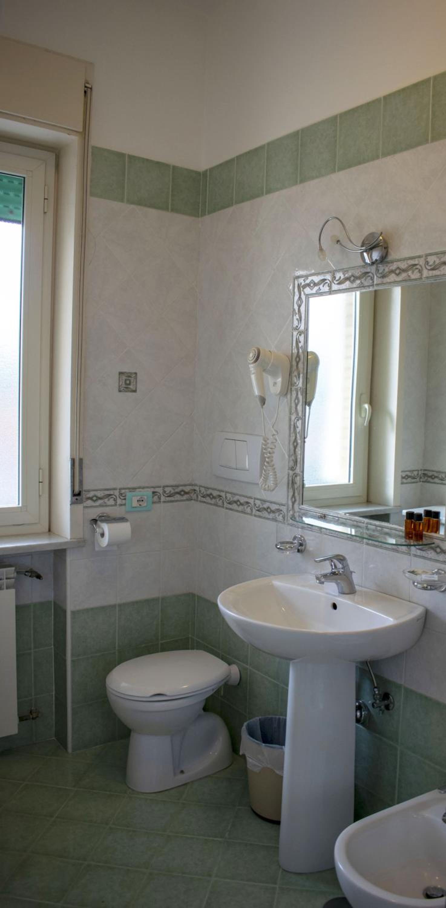 Standard Double or Twin Room photo 3