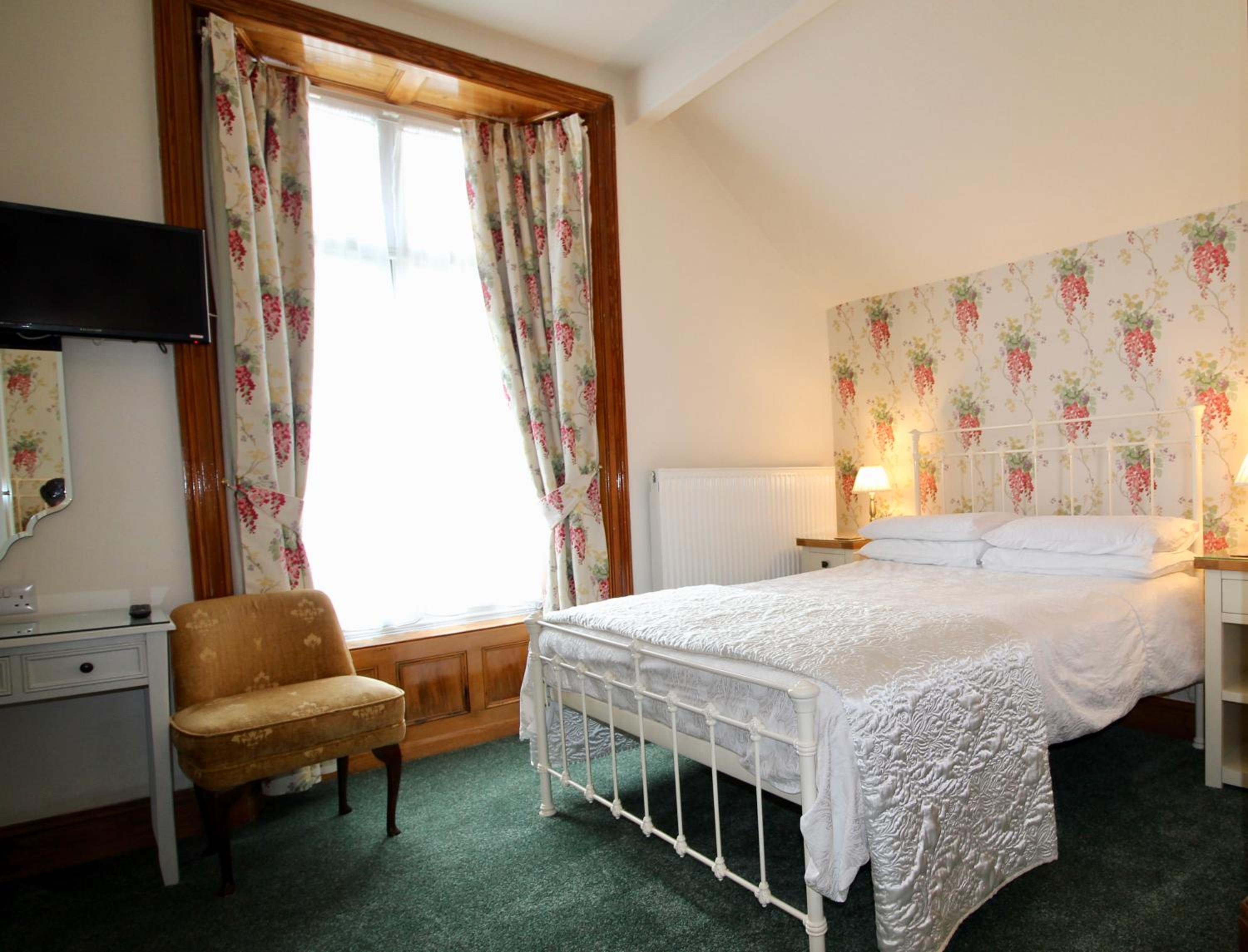 Family Room (3 Adults)