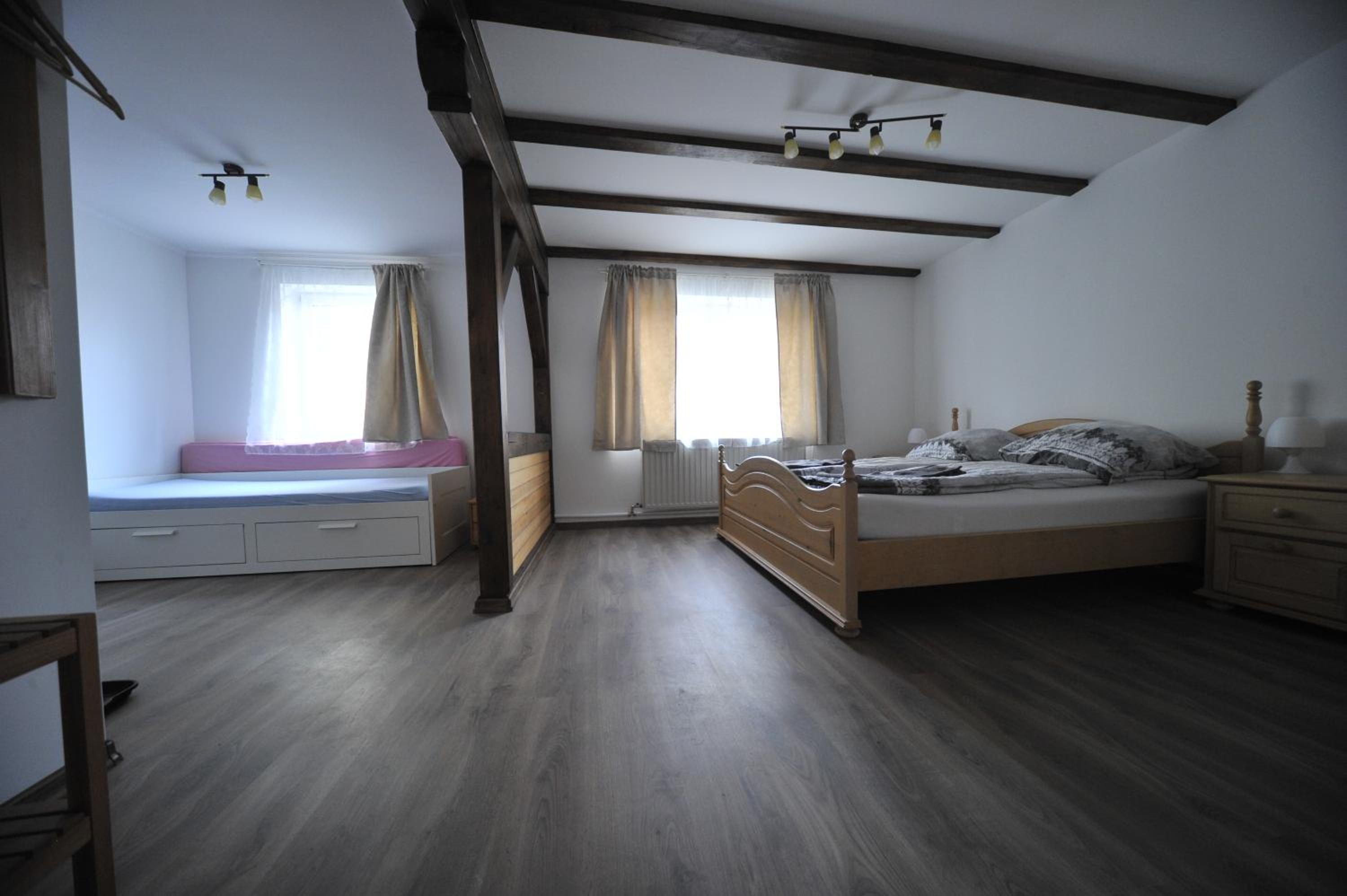 Family Apartment with Private Bathroom and Kitchen - Photo 5